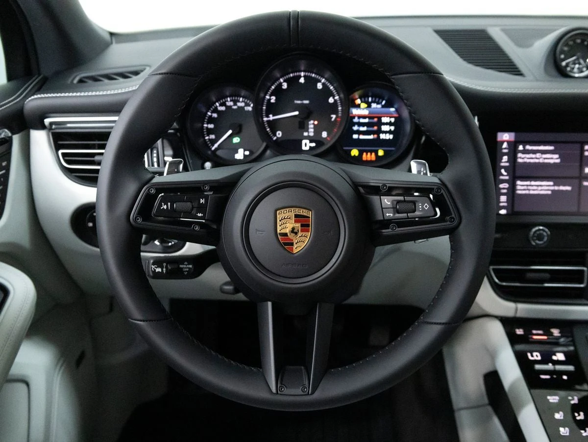 2026 Porsche Macan (95B), 18/20