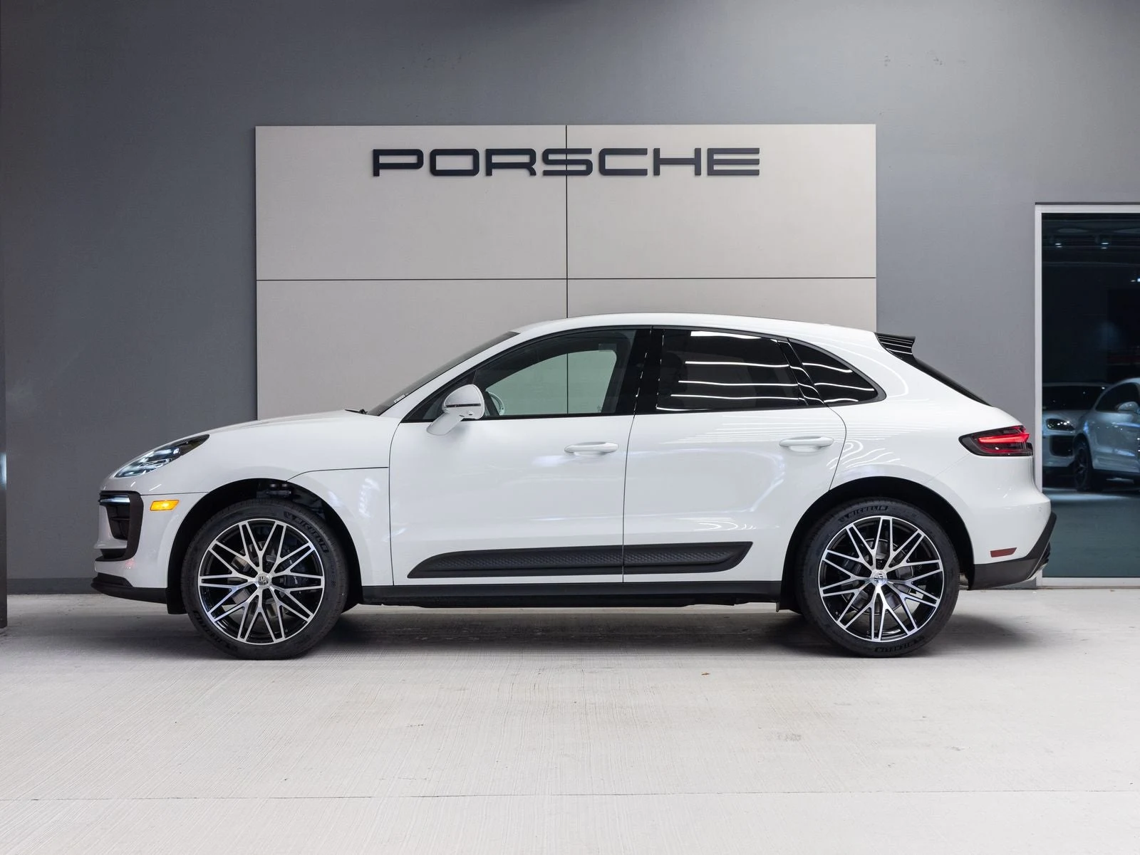 2026 Porsche Macan (95B), 2/20
