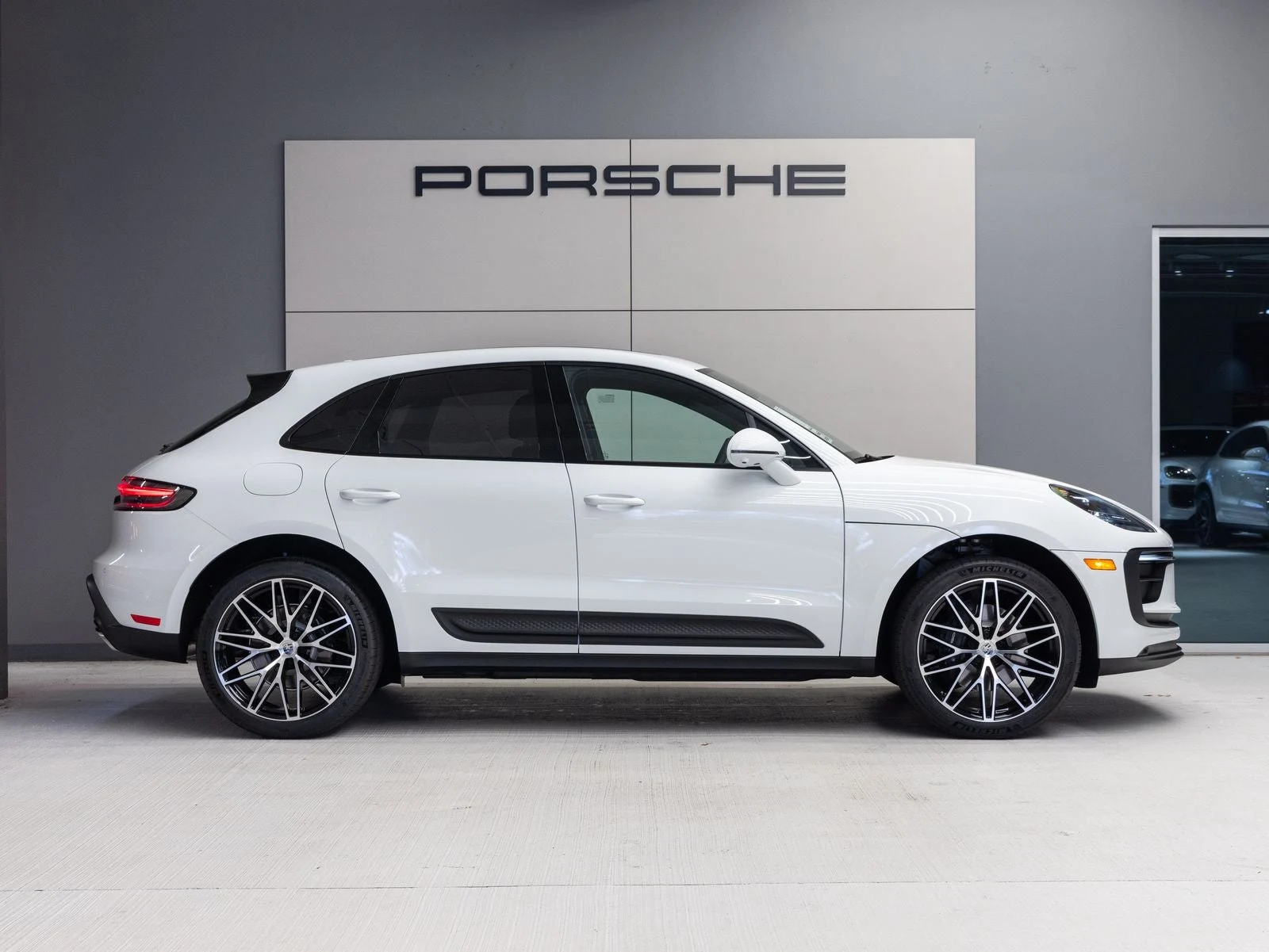 2026 Porsche Macan (95B), 8/20
