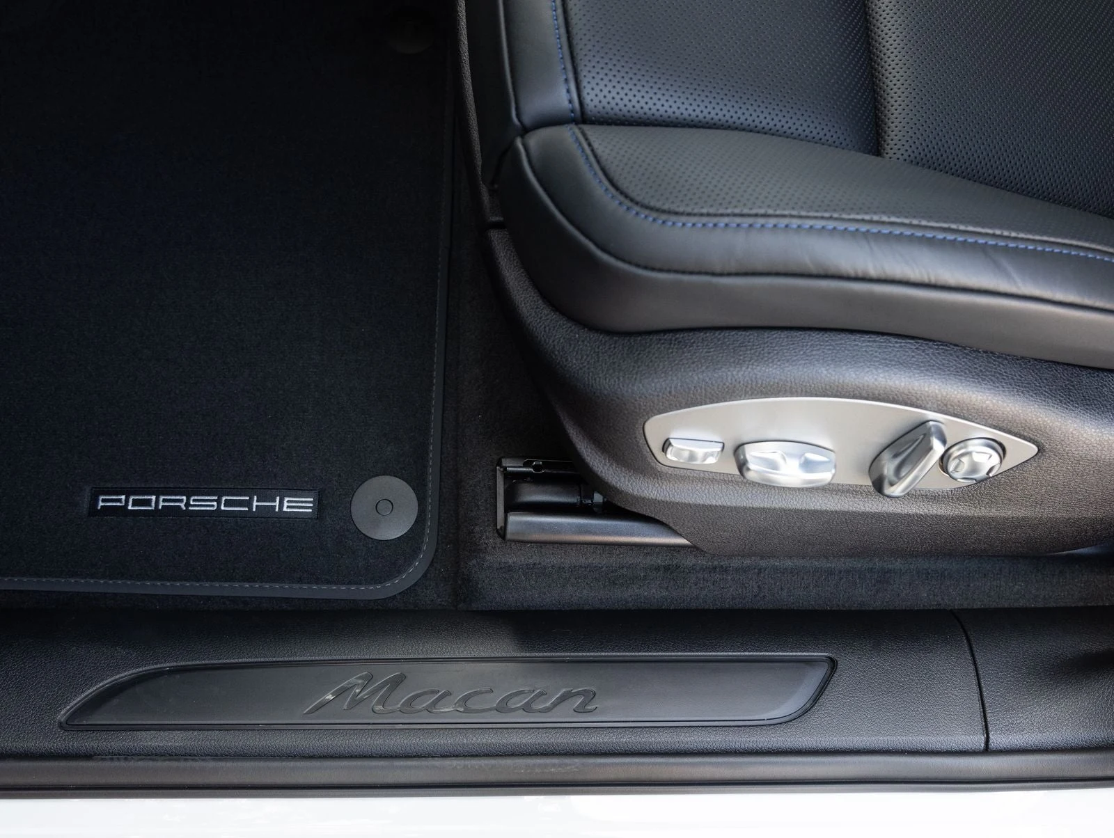 2026 Porsche Macan (95B), 20/20