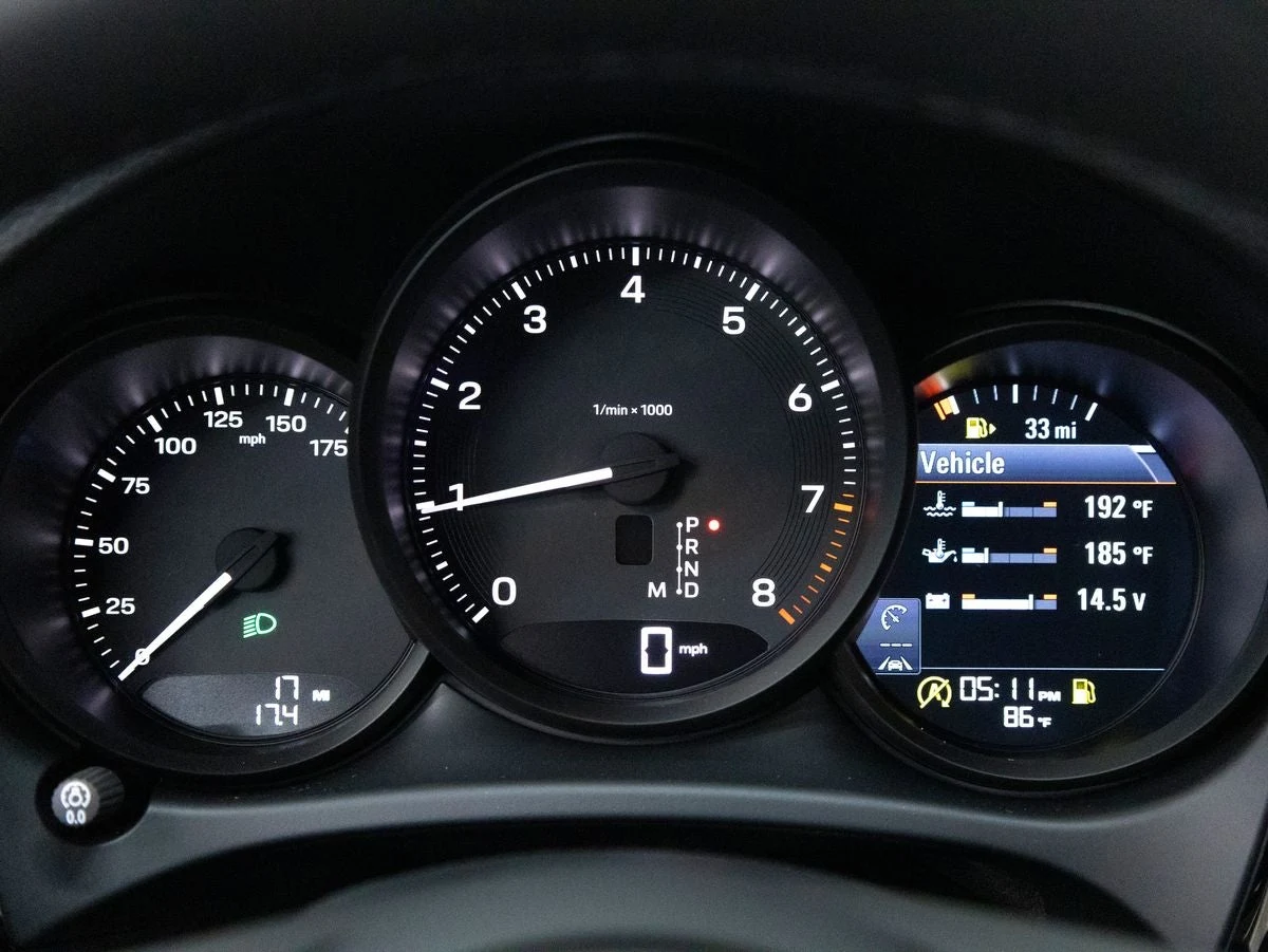 2026 Porsche Macan (95B), 19/20