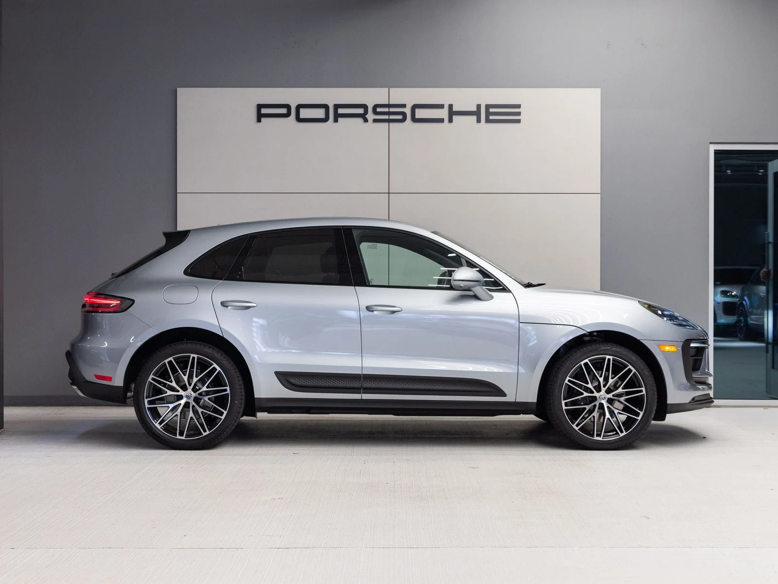 2026 Porsche Macan (95B), 8/20