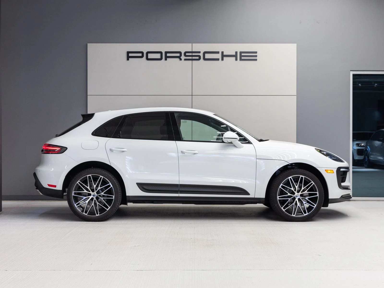 2026 Porsche Macan (95B), 8/20