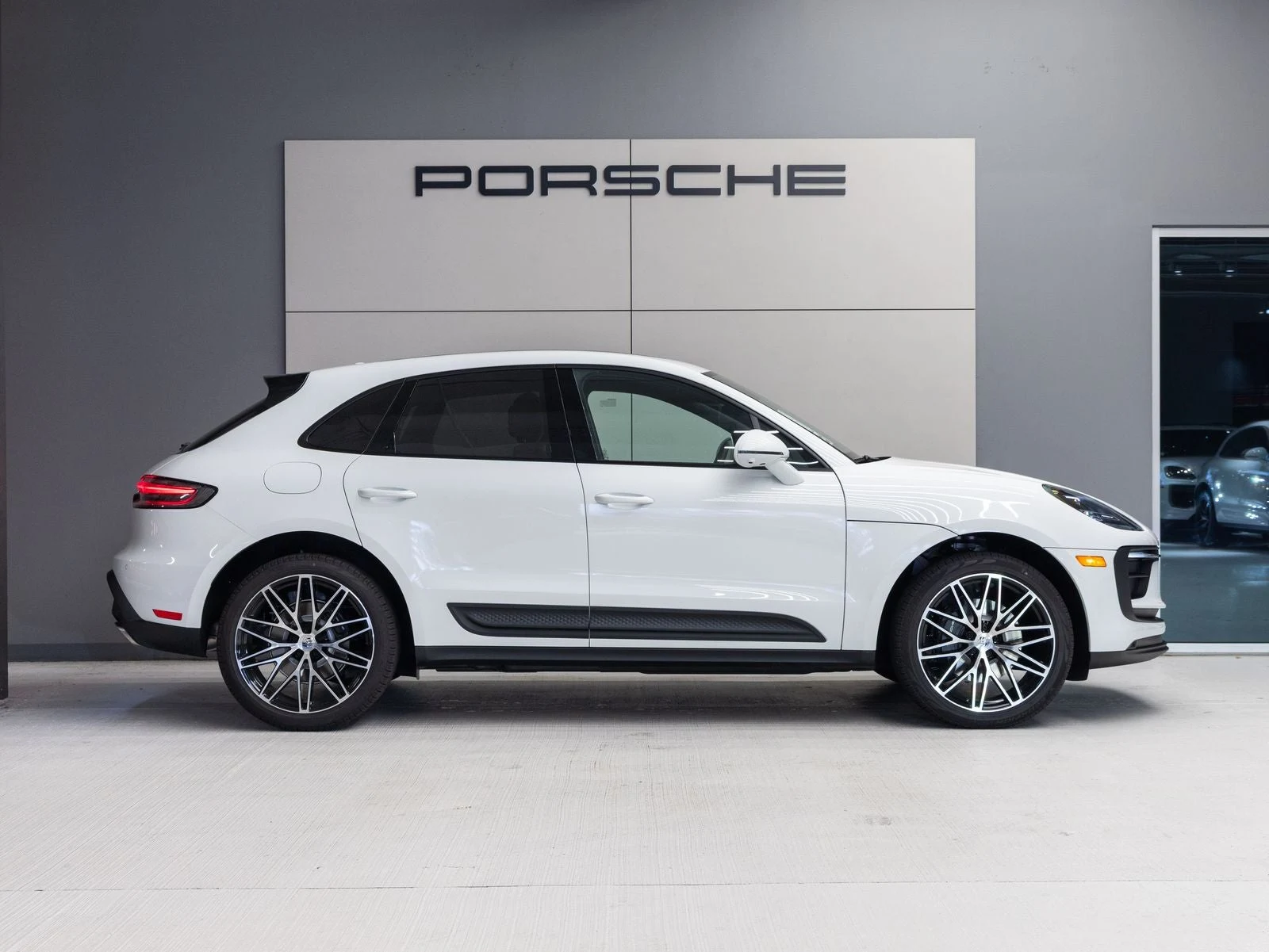 2026 Porsche Macan (95B), 8/20