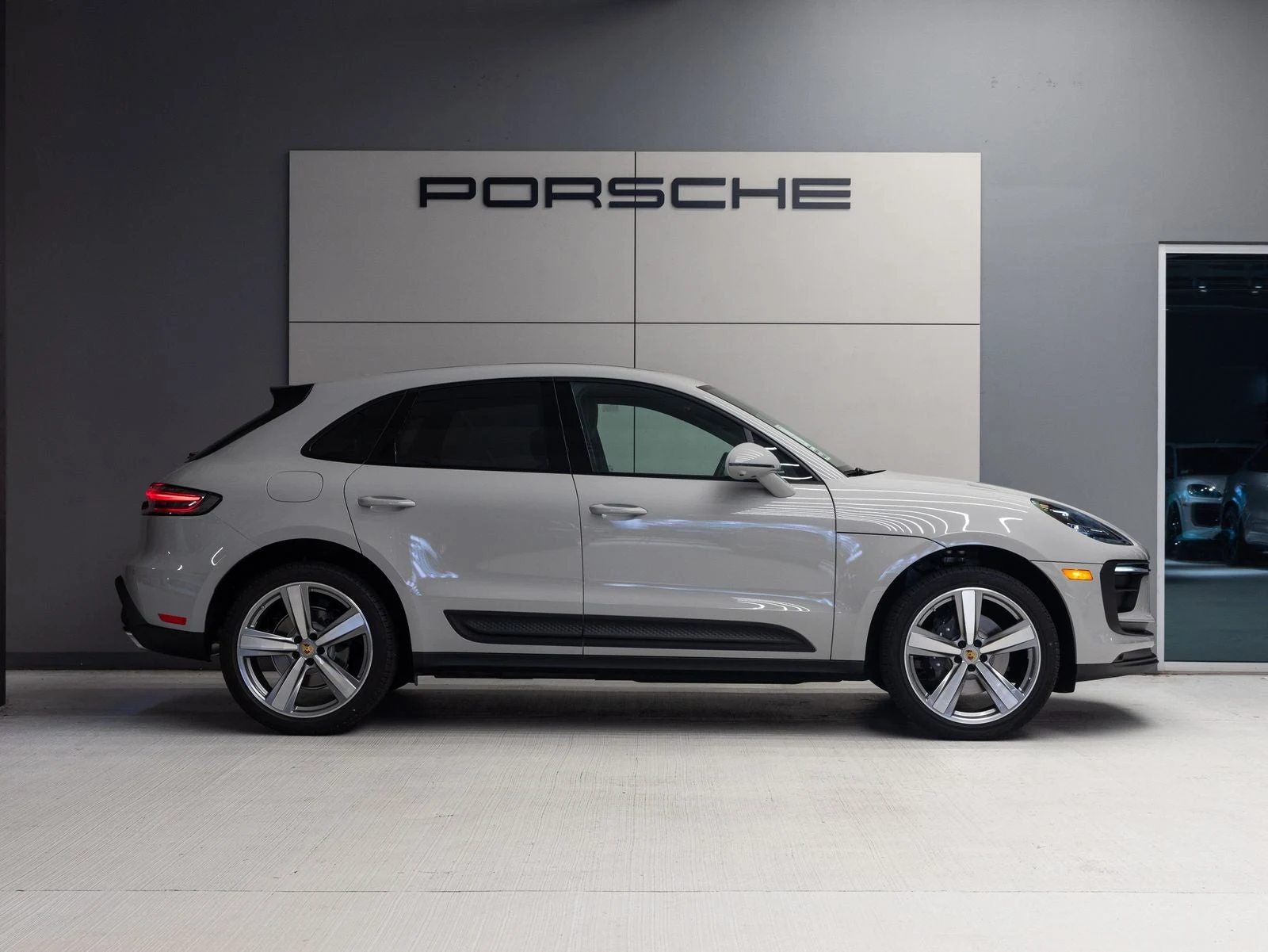 2026 Porsche Macan (95B), 8/20