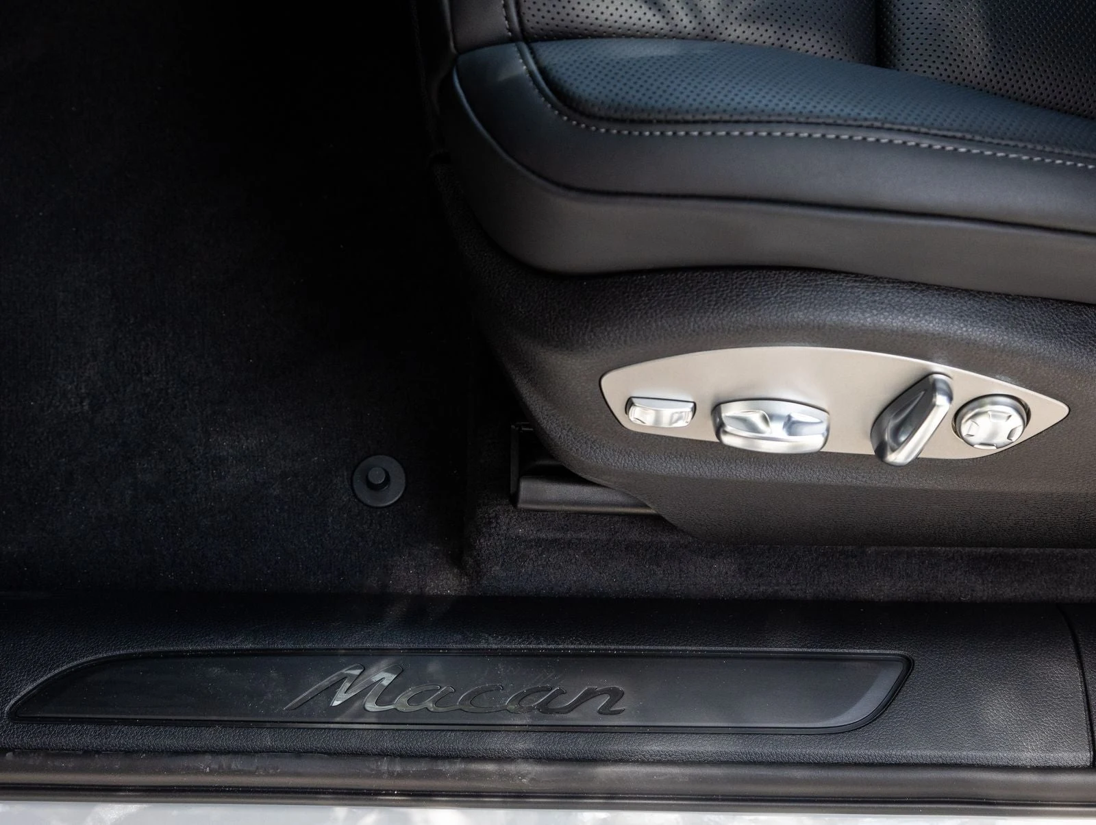 2026 Porsche Macan (95B), 19/20