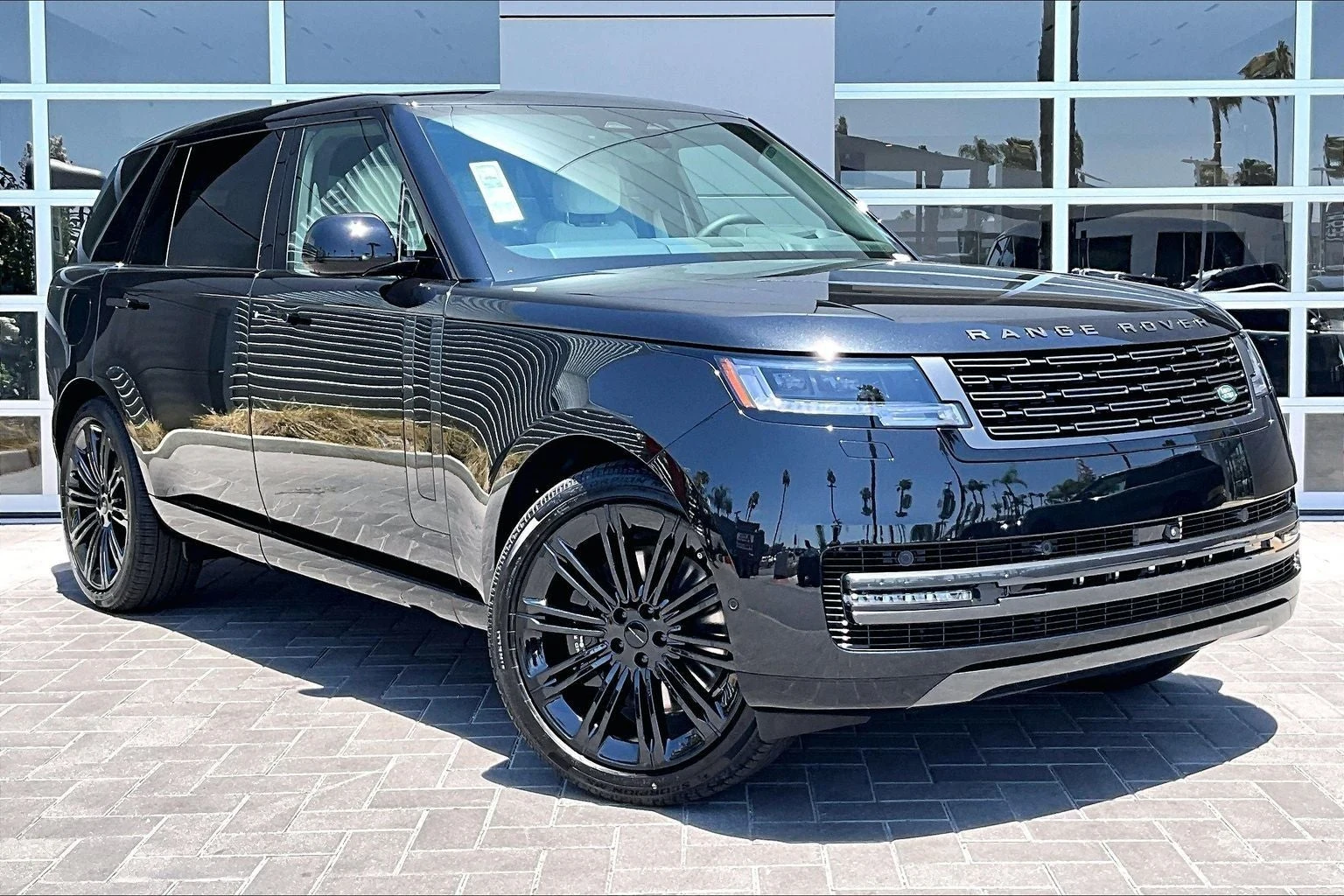 2026 Land Rover Range Rover SE LWB (L460), 2/15