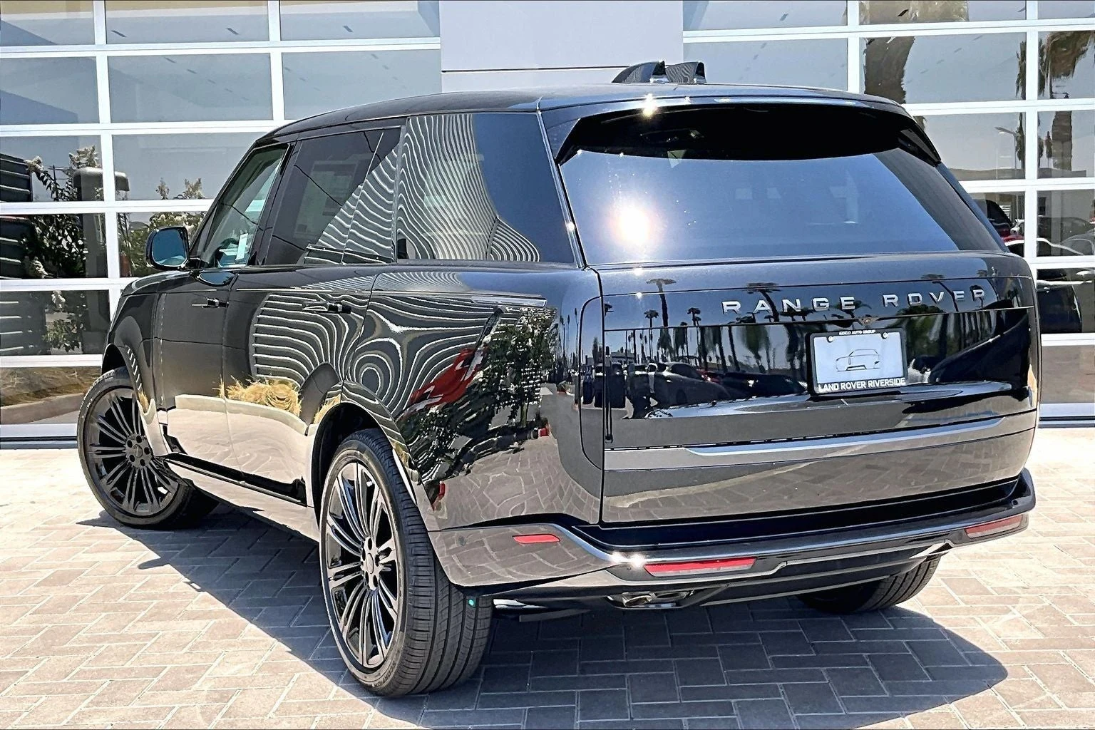2026 Land Rover Range Rover SE LWB (L460), 3/15