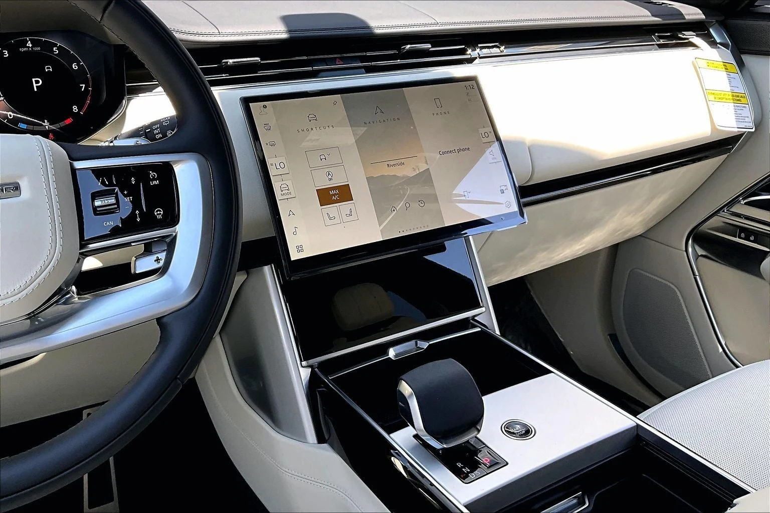 2026 Land Rover Range Rover SE LWB (L460), 7/15