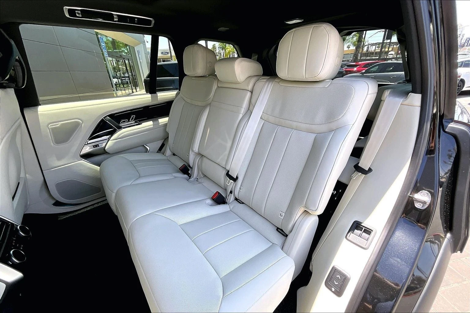 2026 Land Rover Range Rover SE LWB (L460), 10/15