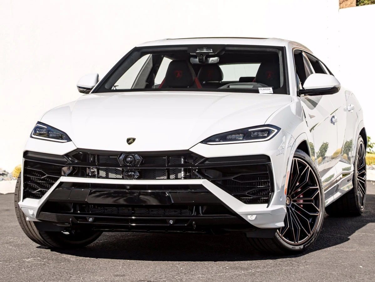 Lamborghini Urus SE · Bianco Moncerus · Indigo Auto Group