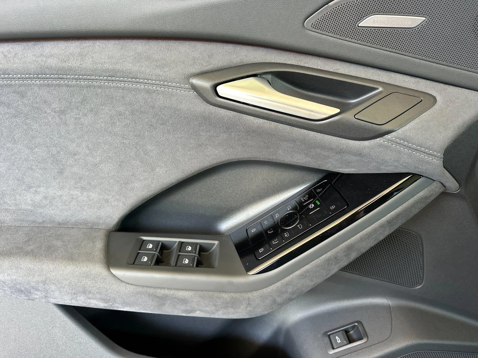 2027 Audi SQ6 e-tron Premium Plus, 10/20