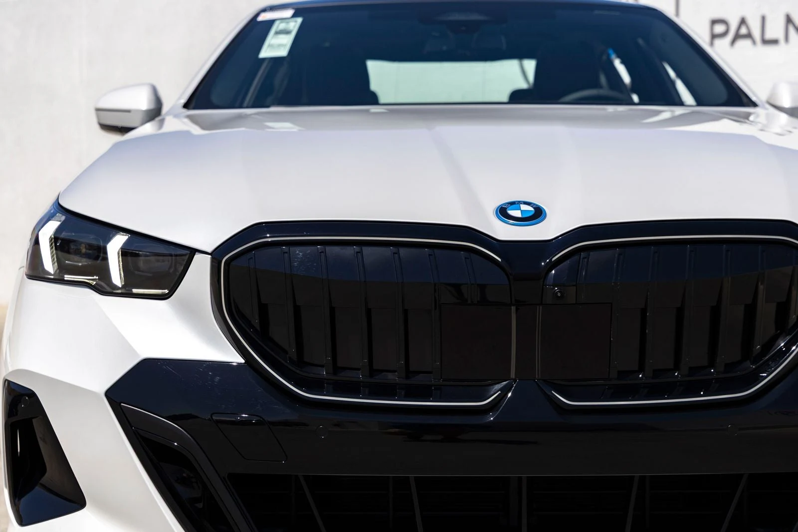 2027 BMW 550e xDrive (G60), 9/20
