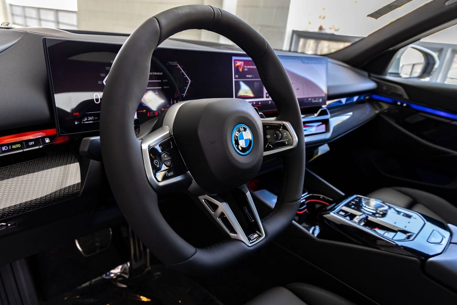 2027 BMW 550e xDrive (G60), 19/20