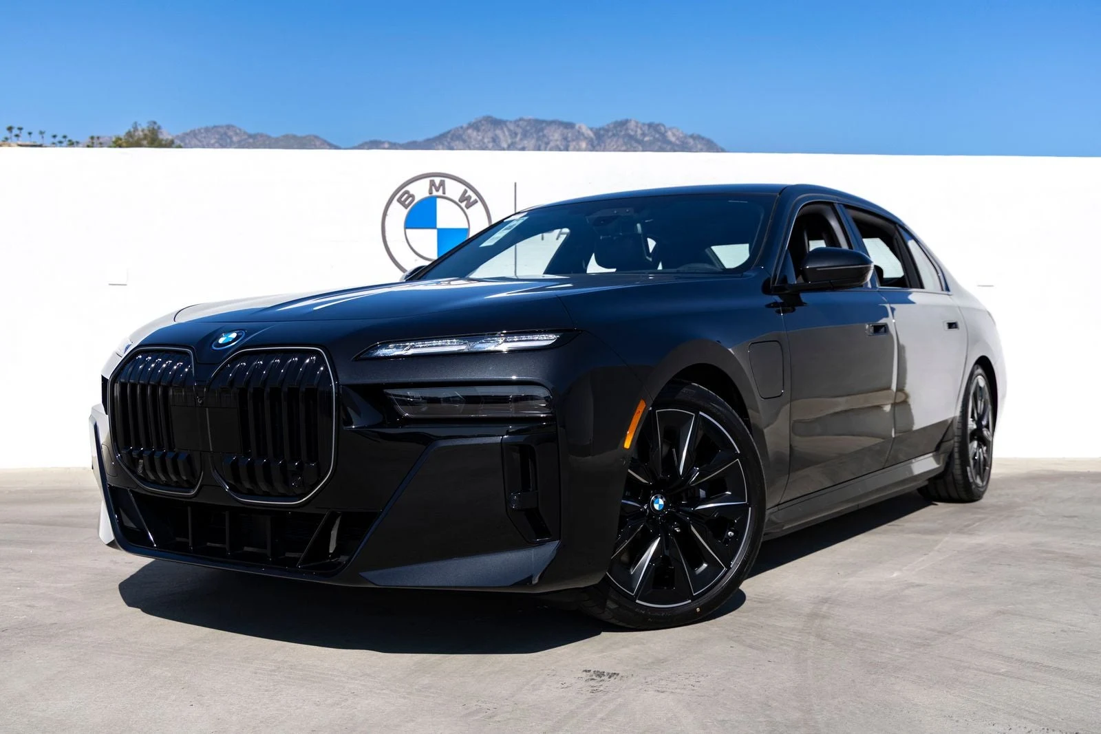 2026 BMW 750e xDrive (G70), 8/20
