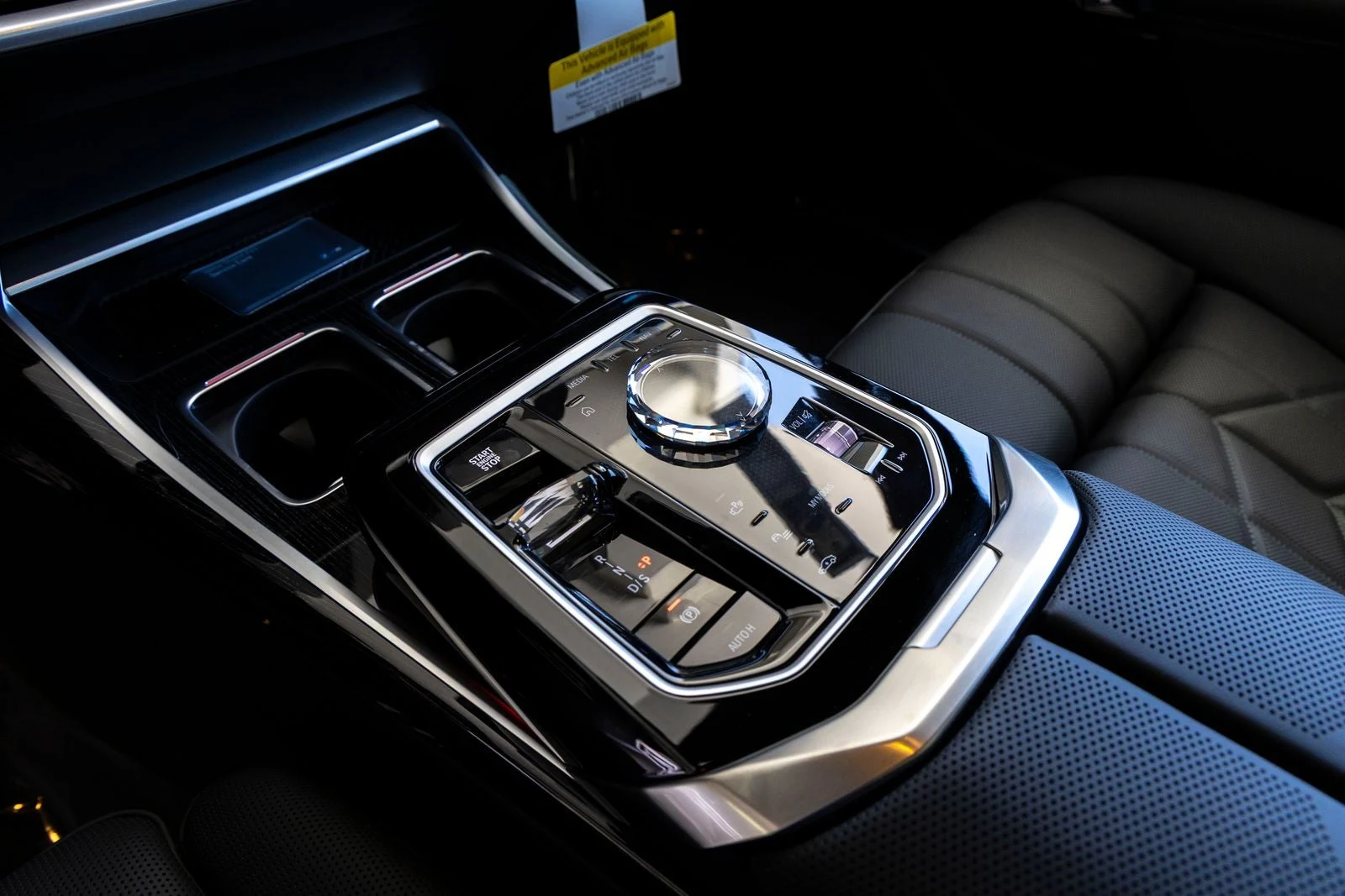 2026 BMW 750e xDrive (G70), 18/20