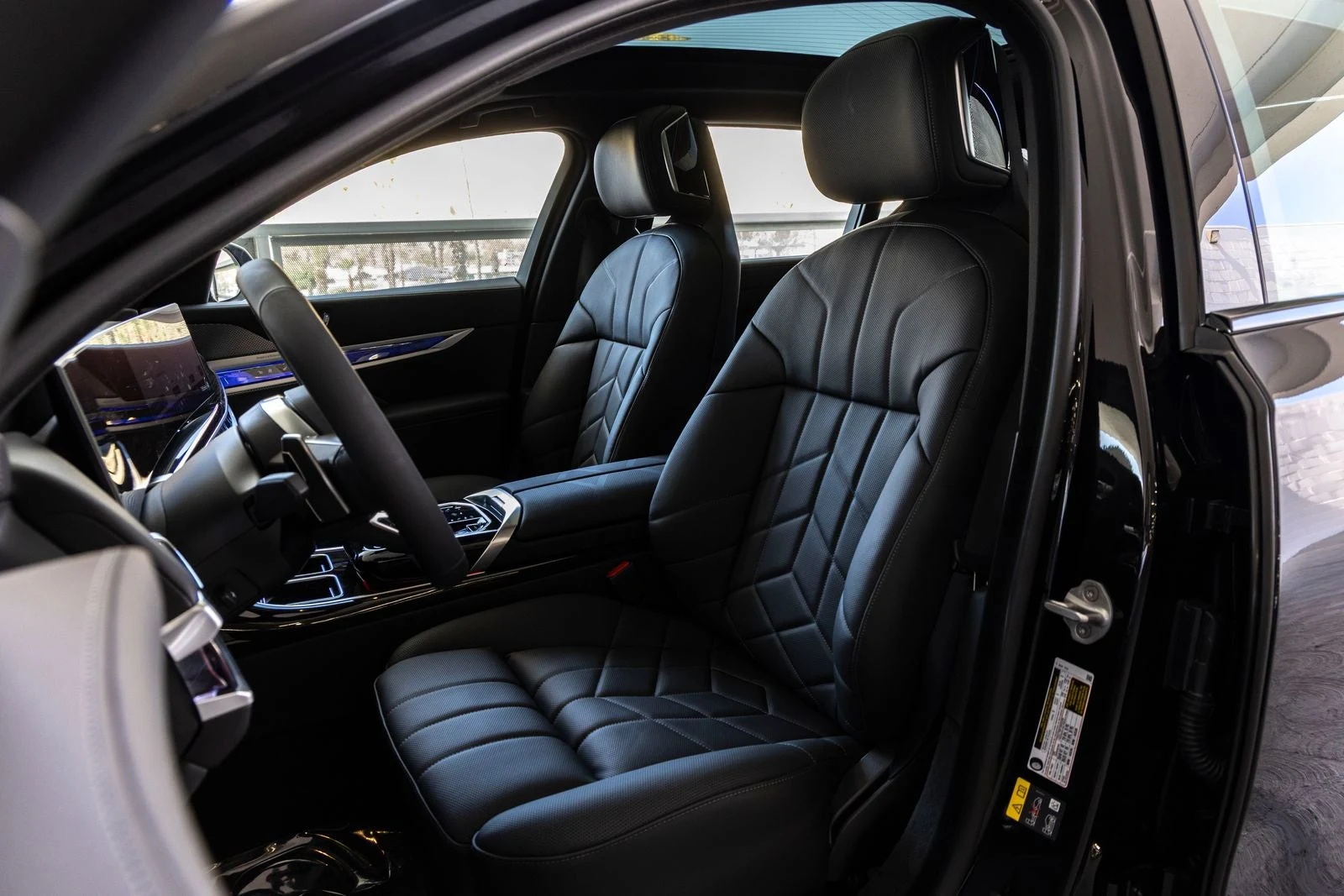 2026 BMW 750e xDrive (G70), 19/20