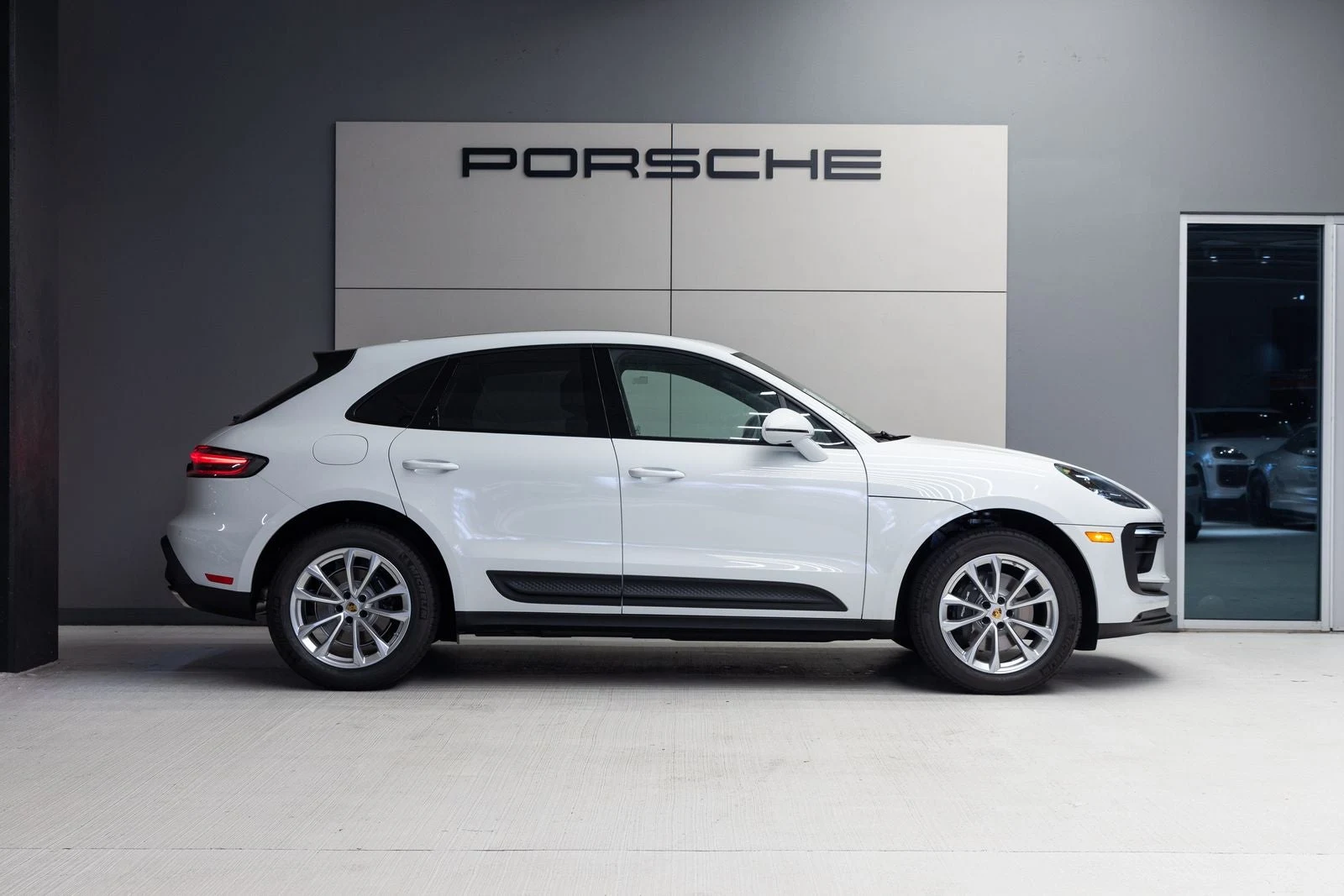 2026 Porsche Macan (95B), 8/20