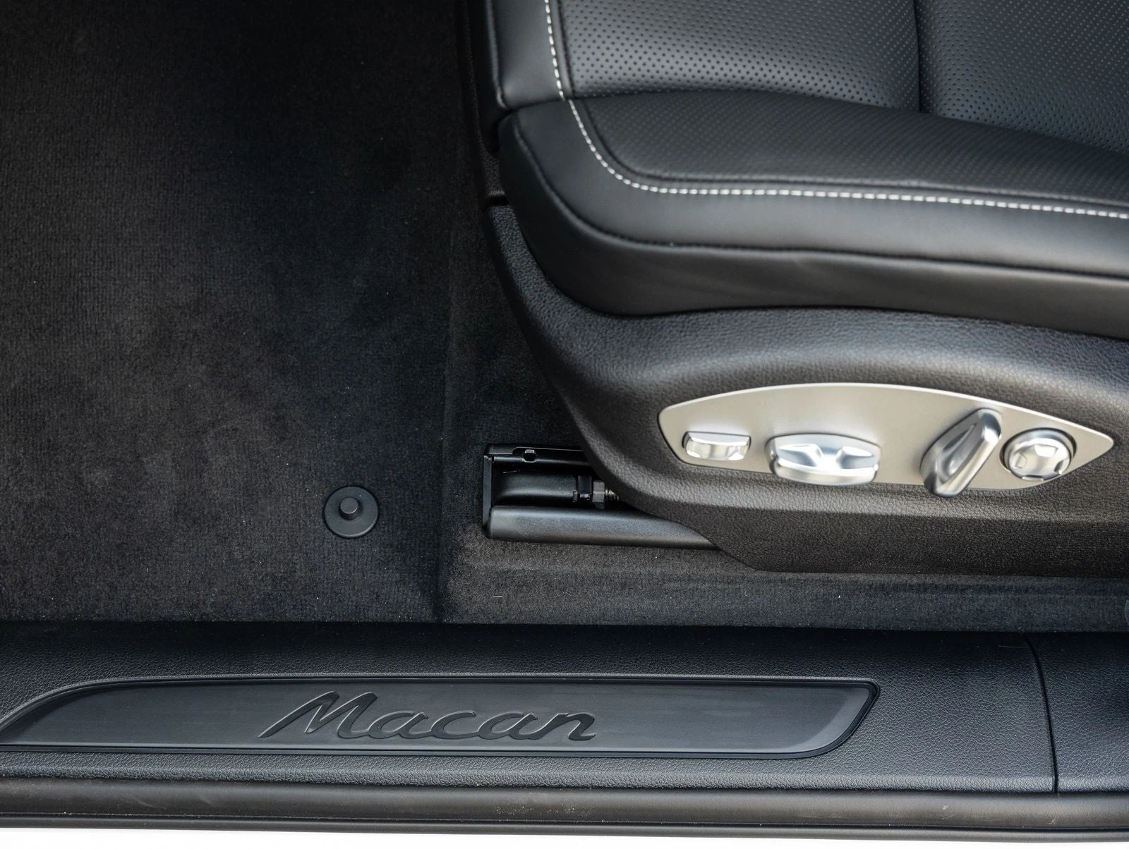 2026 Porsche Macan (95B), 20/20
