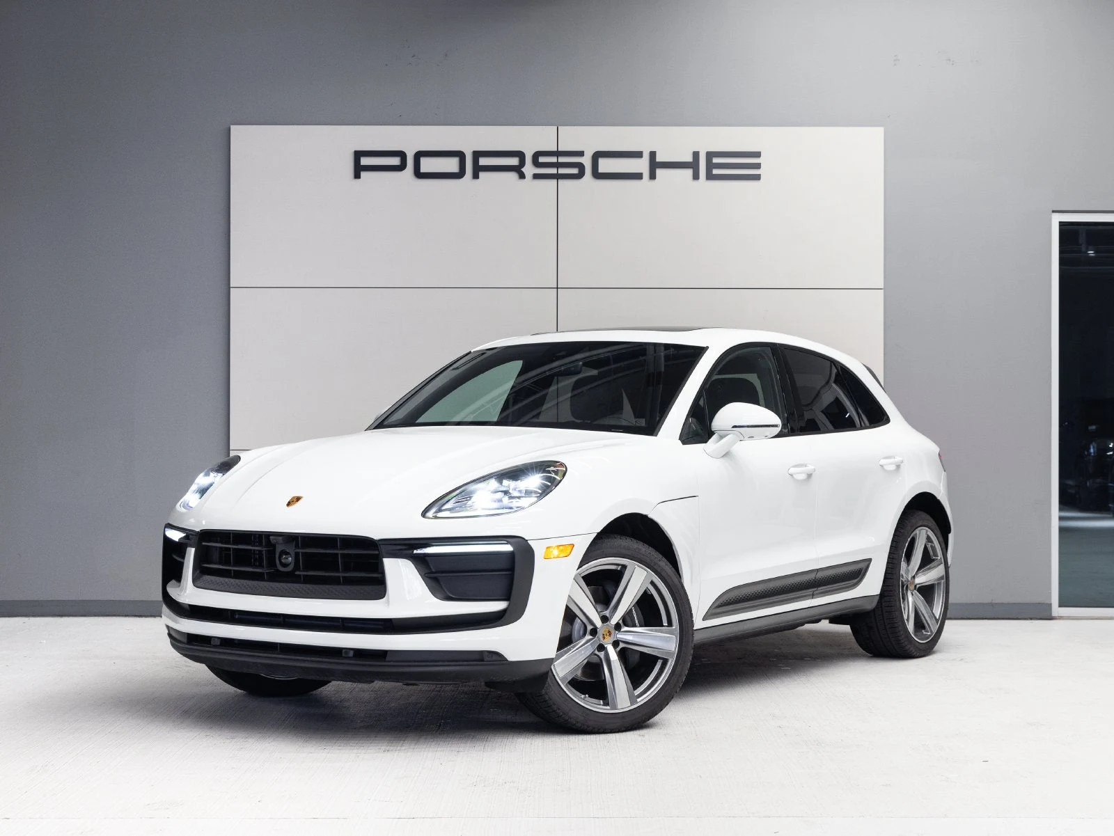 Porsche Macan (95B) · white · Indigo Auto Group