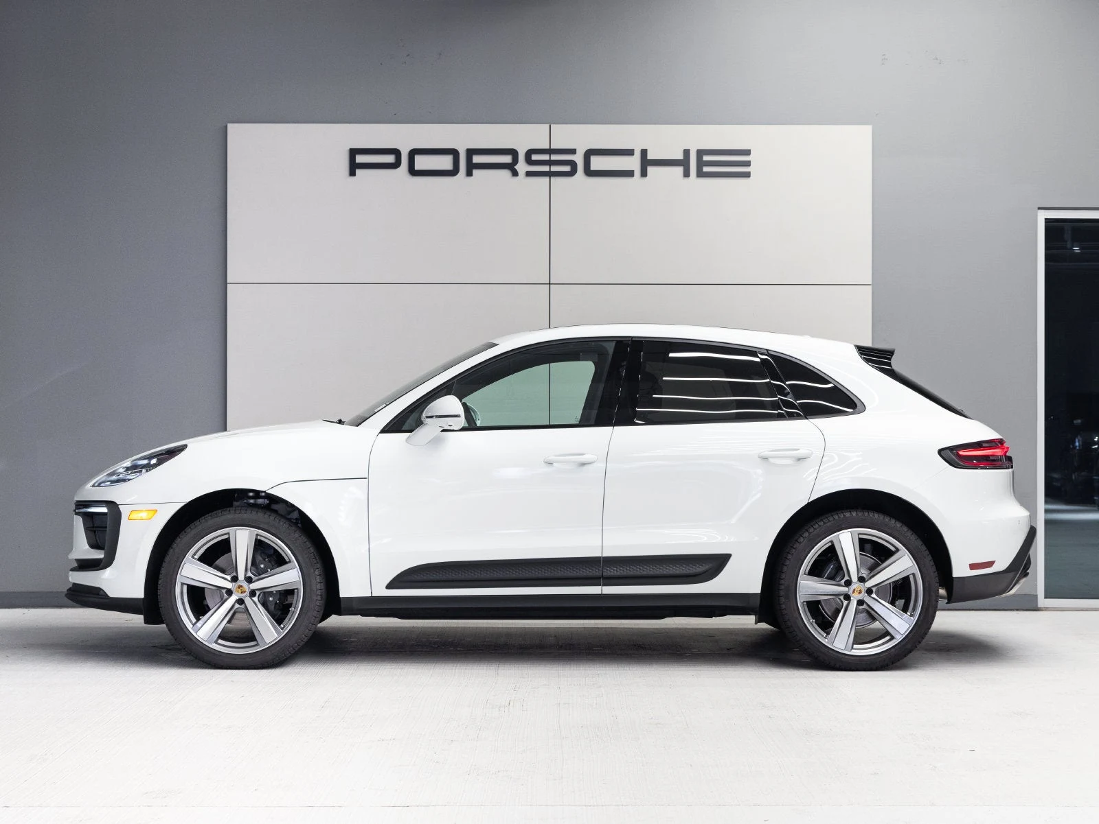 2026 Porsche Macan (95B), 2/20