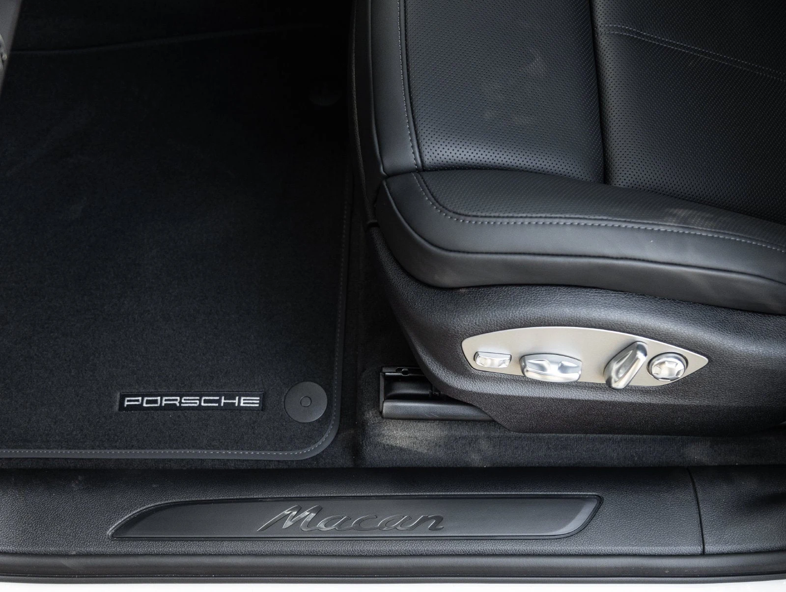 2026 Porsche Macan (95B), 20/20