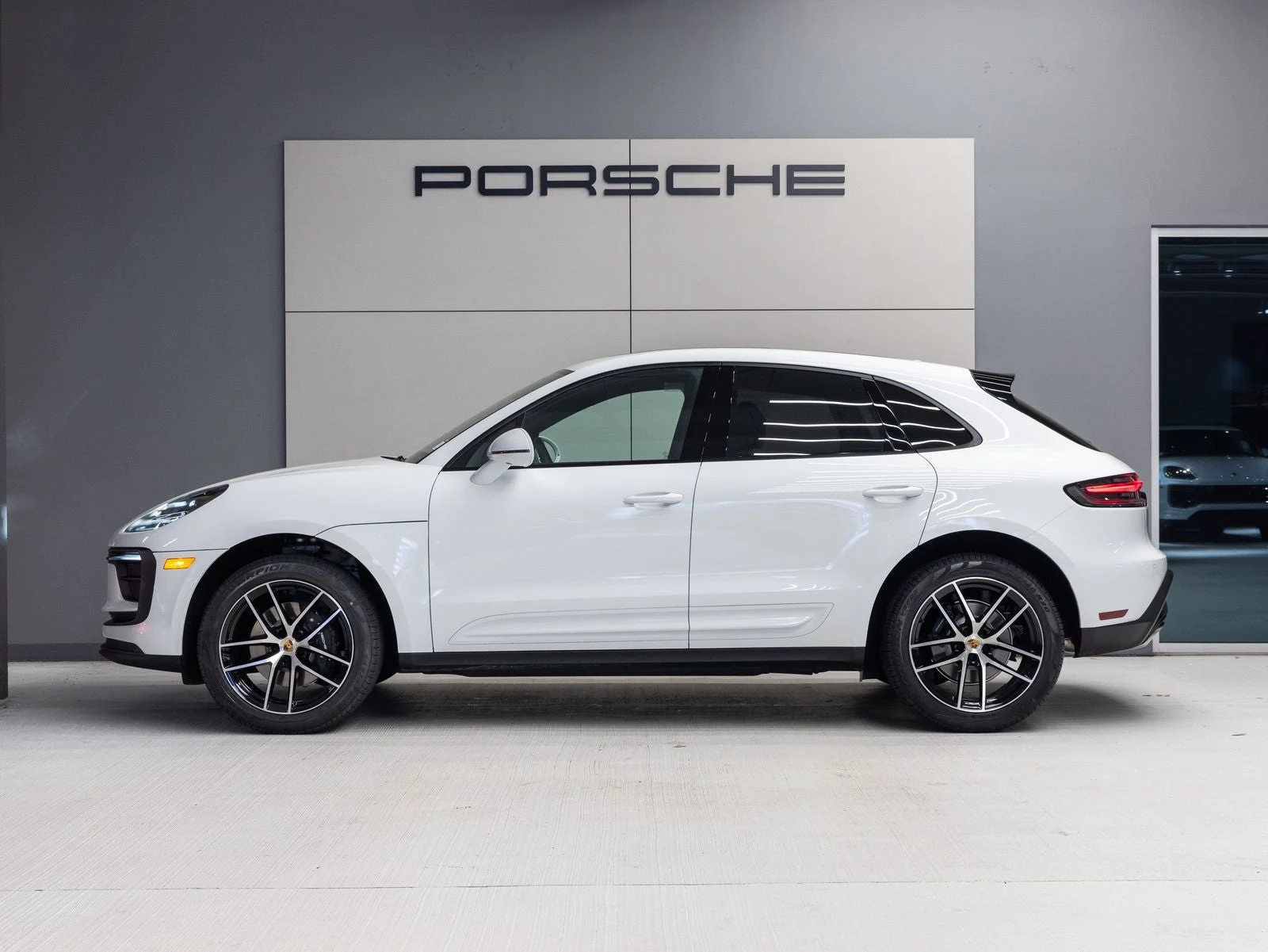2026 Porsche Macan (95B), 2/20
