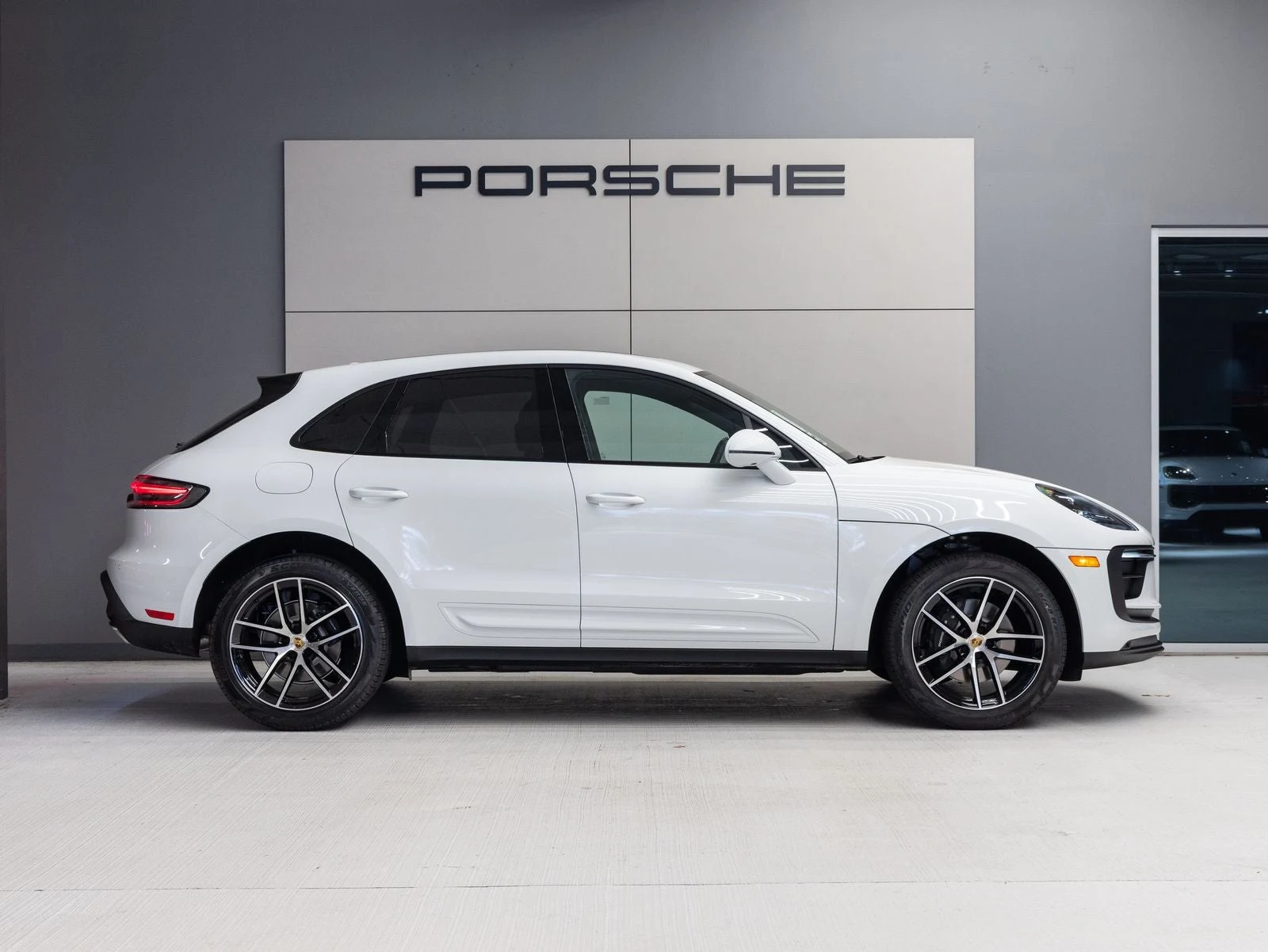 2026 Porsche Macan (95B), 8/20
