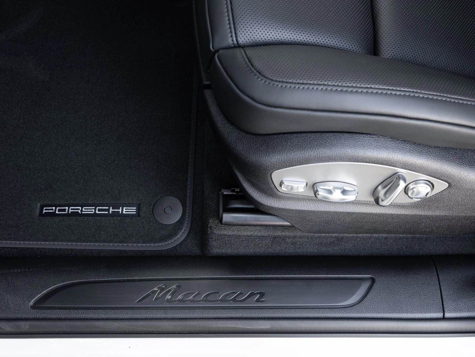 2026 Porsche Macan (95B), 20/20