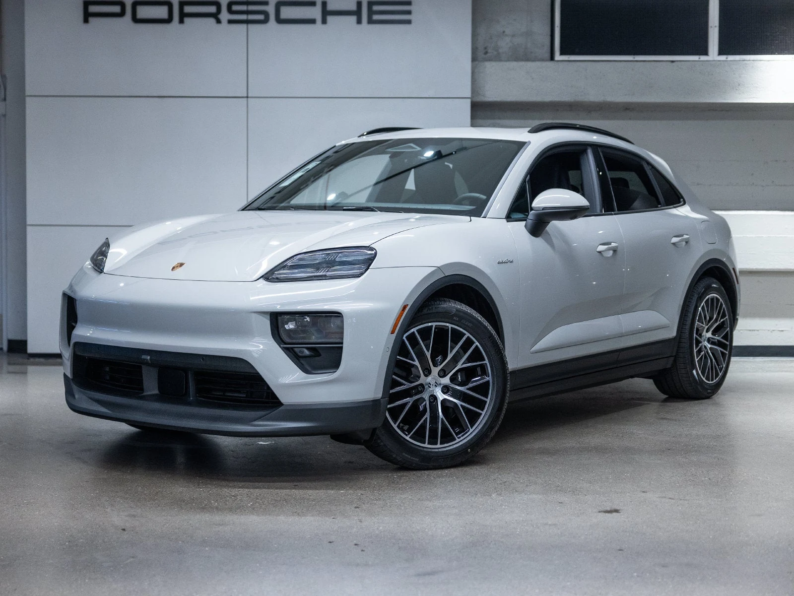 Porsche Macan Electric (XAB) · Chalk · Indigo Auto Group