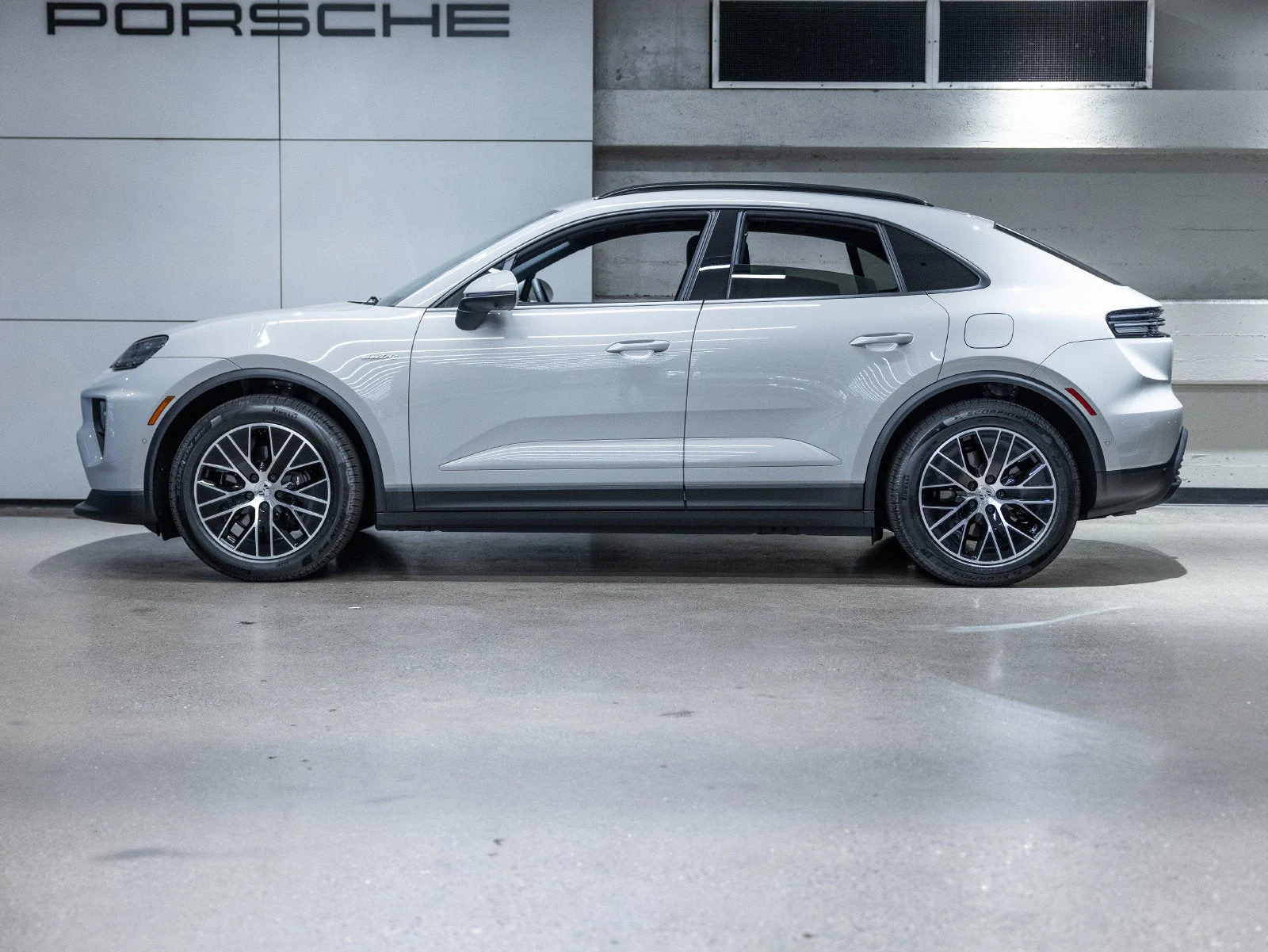 2026 Porsche Macan Electric (XAB), 2/20