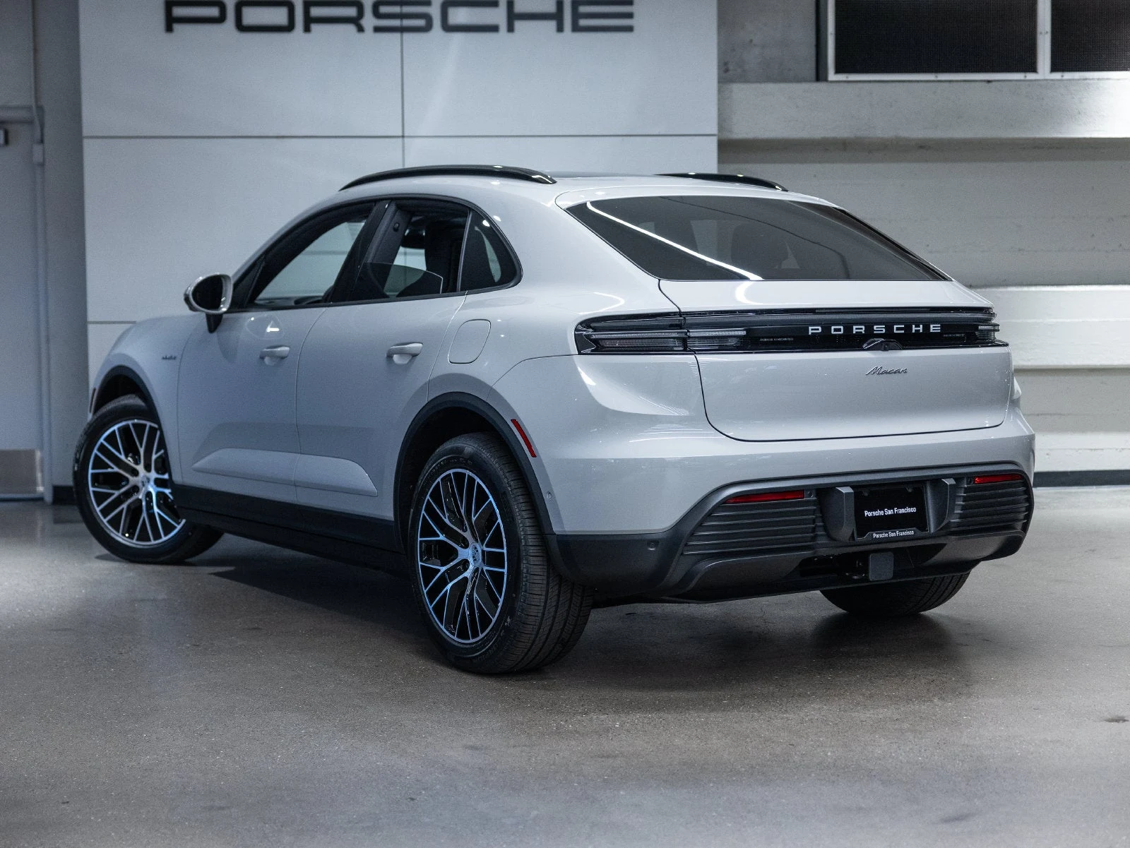 2026 Porsche Macan Electric (XAB), 3/20