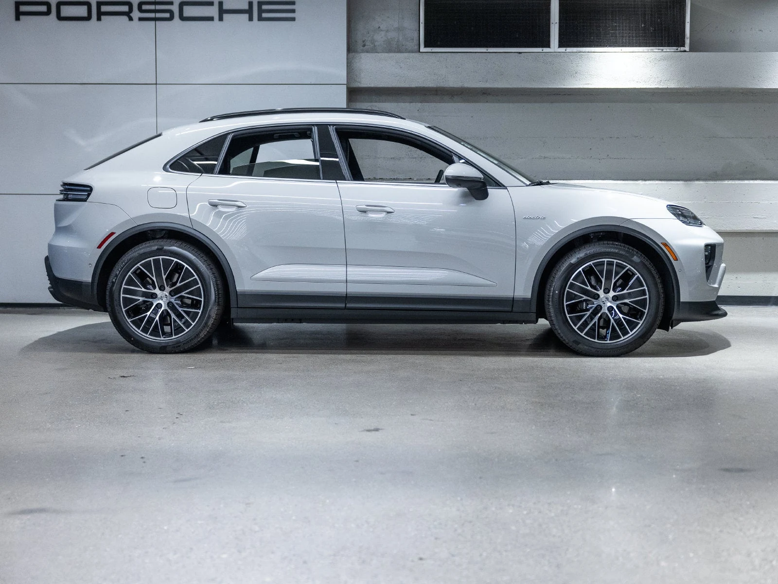 2026 Porsche Macan Electric (XAB), 16/20