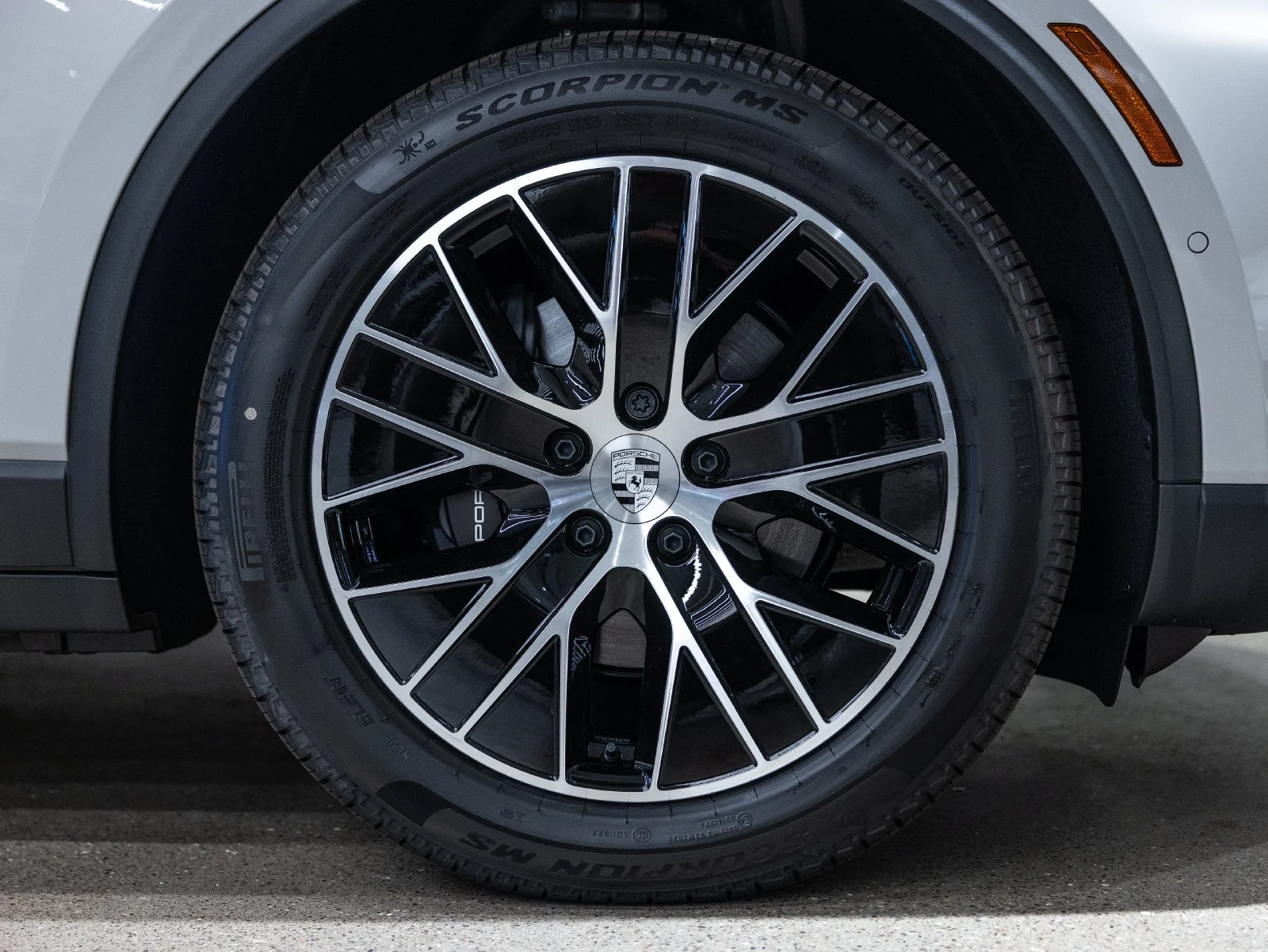 2026 Porsche Macan Electric (XAB), 17/20