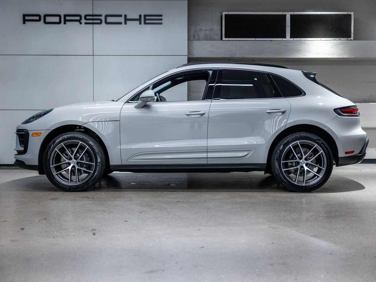 2026 Porsche Macan (95B), 2/20