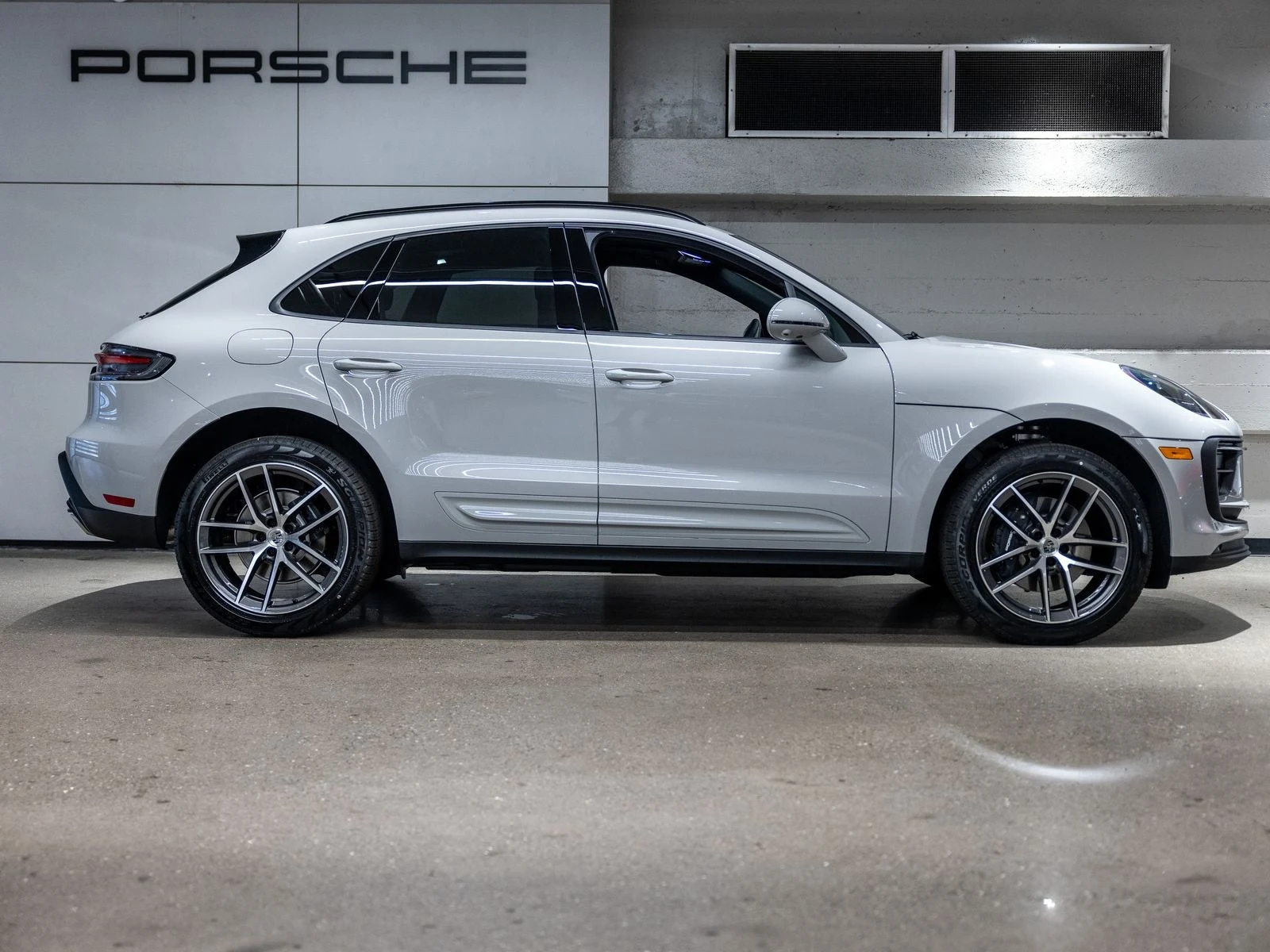 2026 Porsche Macan (95B), 9/20