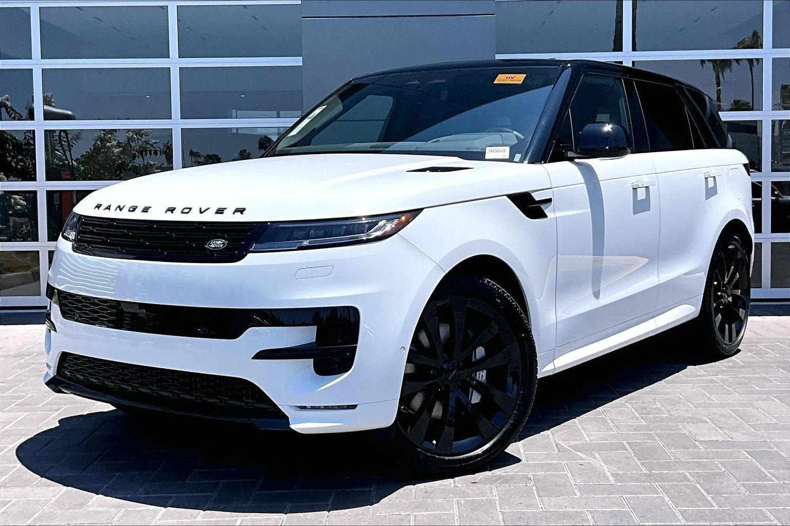 Land Rover Range Rover Sport Plug-In Hybrid Dynamic SE (L461) · Fuji White · Indigo Auto Group
