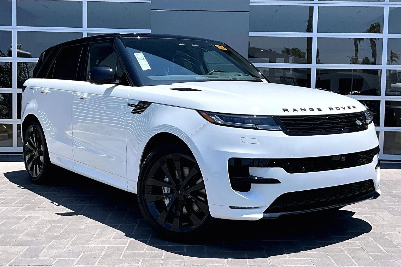 2026 Land Rover Range Rover Sport Plug-In Hybrid Dynamic SE (L461), 2/14