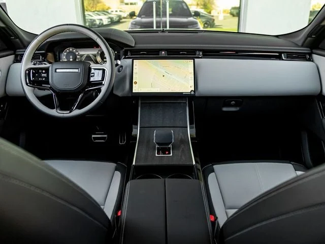 2026 Land Rover Range Rover Velar P250 (L560), 18/20