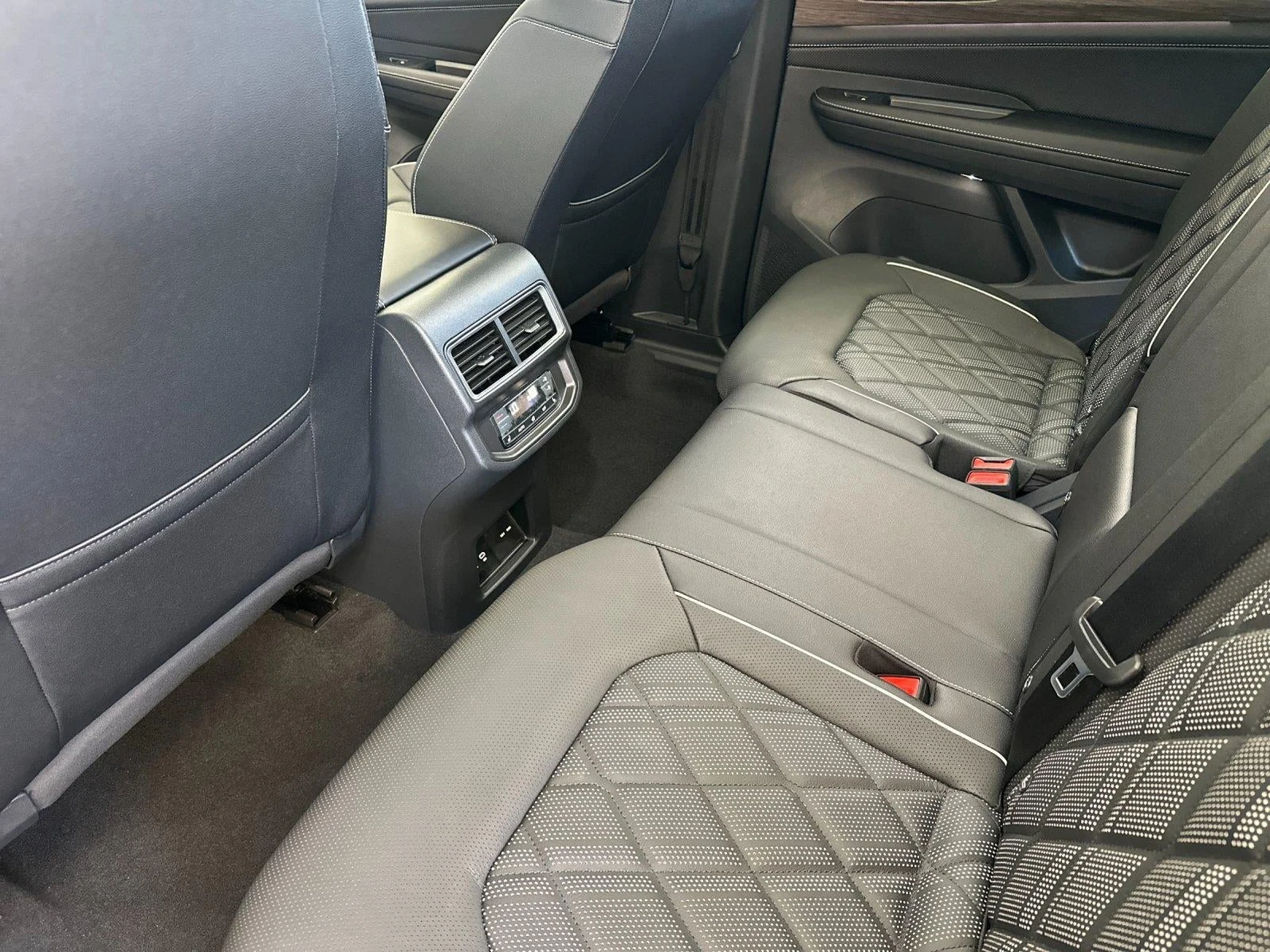 2026 Volkswagen Atlas 2.0T SEL Premium R-Line (2024 Update), 11/20