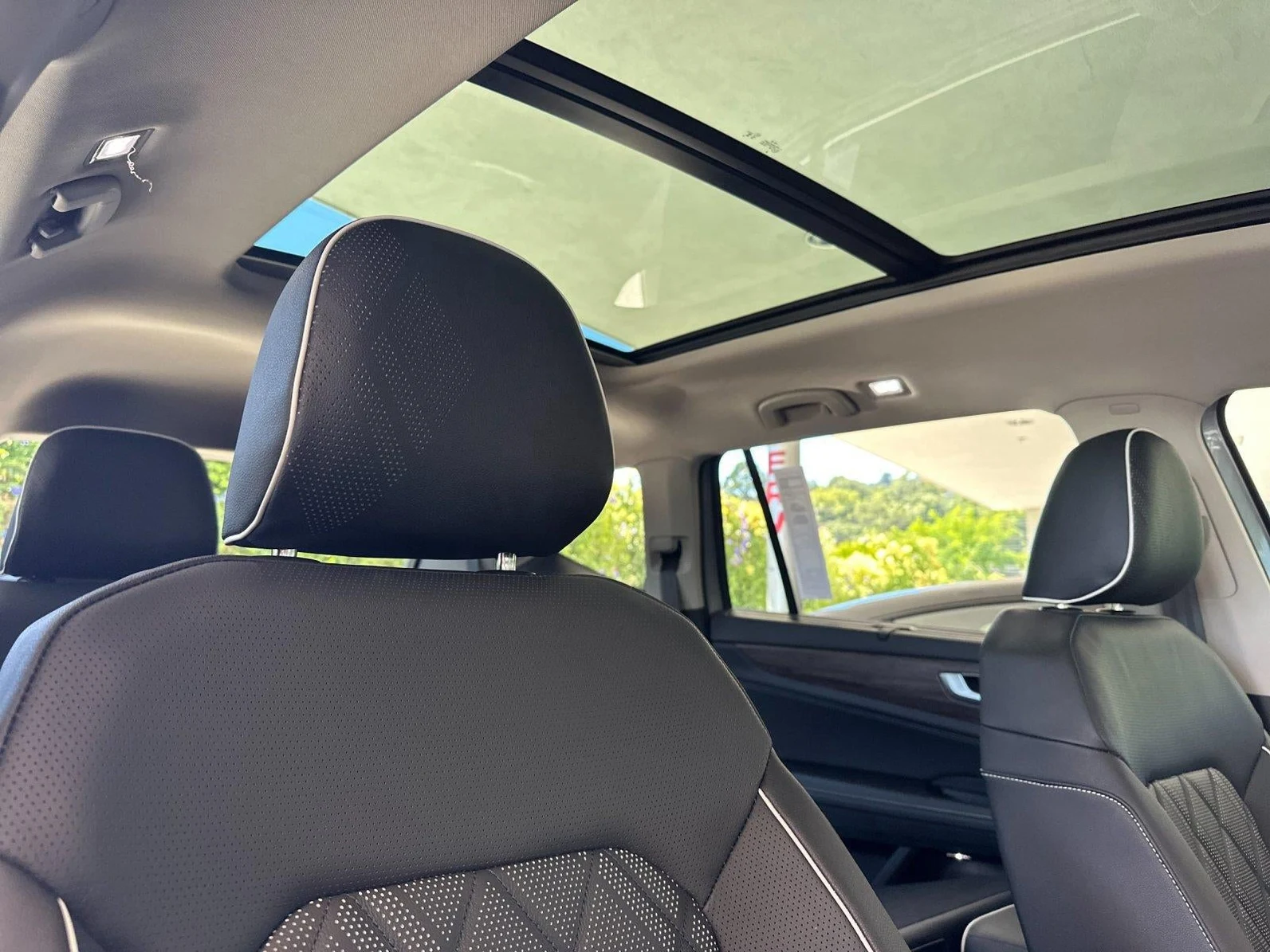 2026 Volkswagen Atlas 2.0T SEL Premium R-Line (2024 Update), 17/20