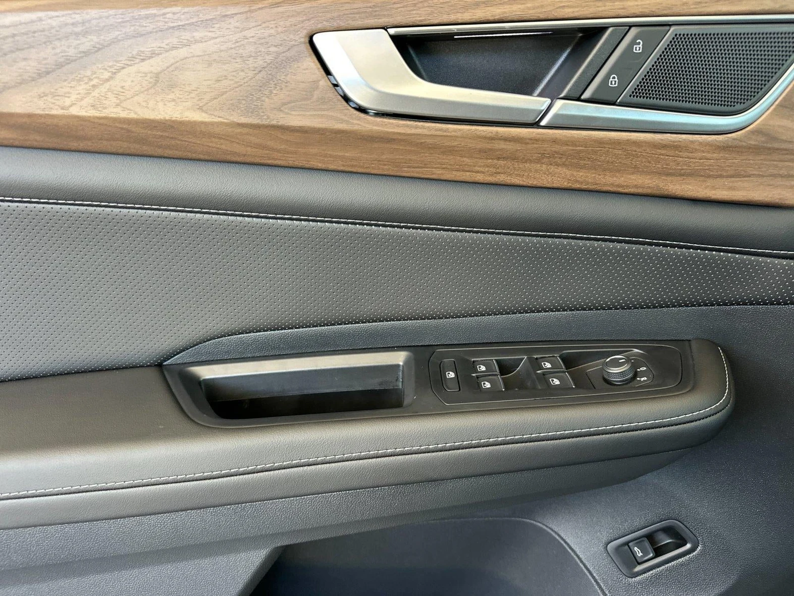 2026 Volkswagen Atlas 2.0T SE with Technology (2024 Update), 10/20
