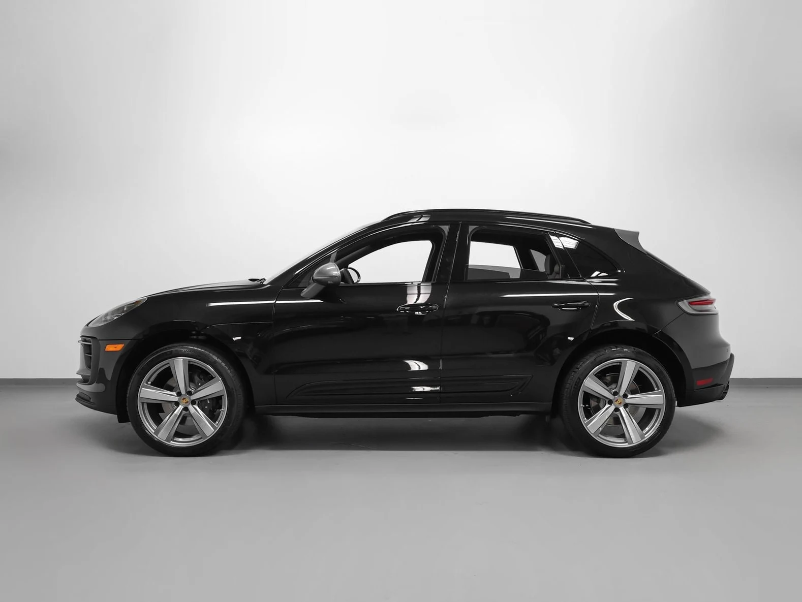 2026 Porsche Macan T (95B), 2/20
