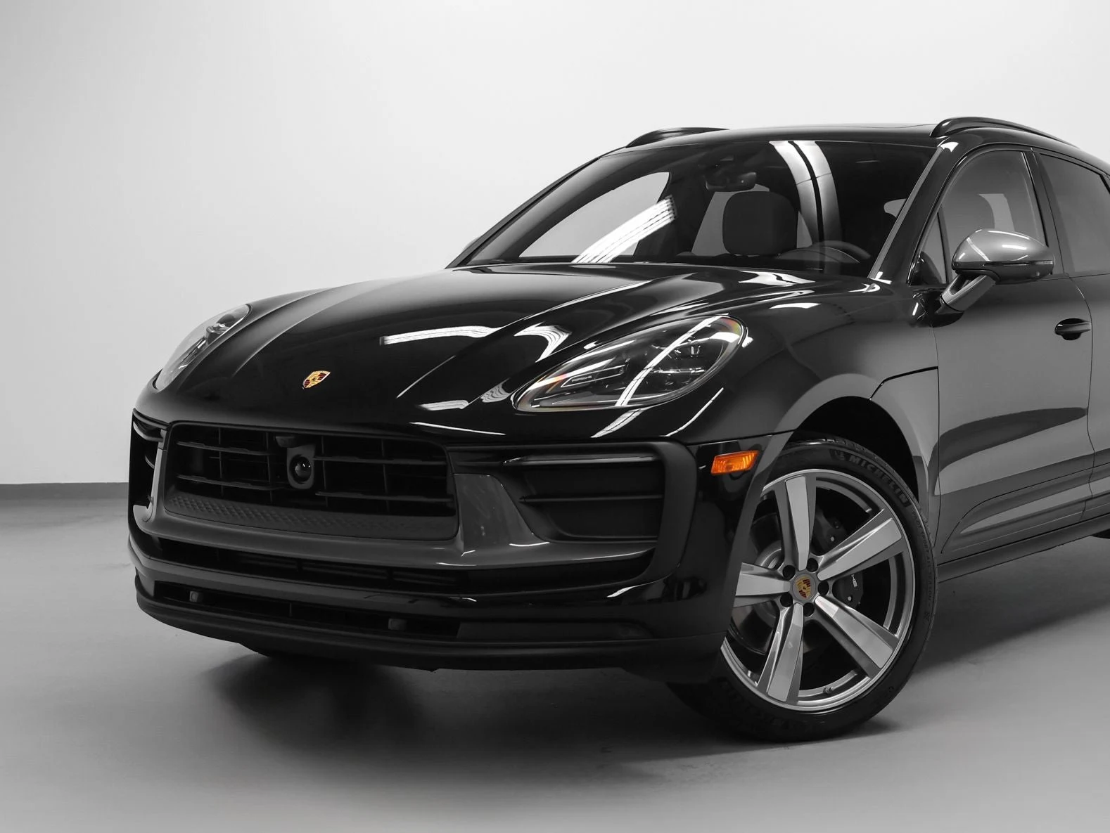 2026 Porsche Macan T (95B), 6/20