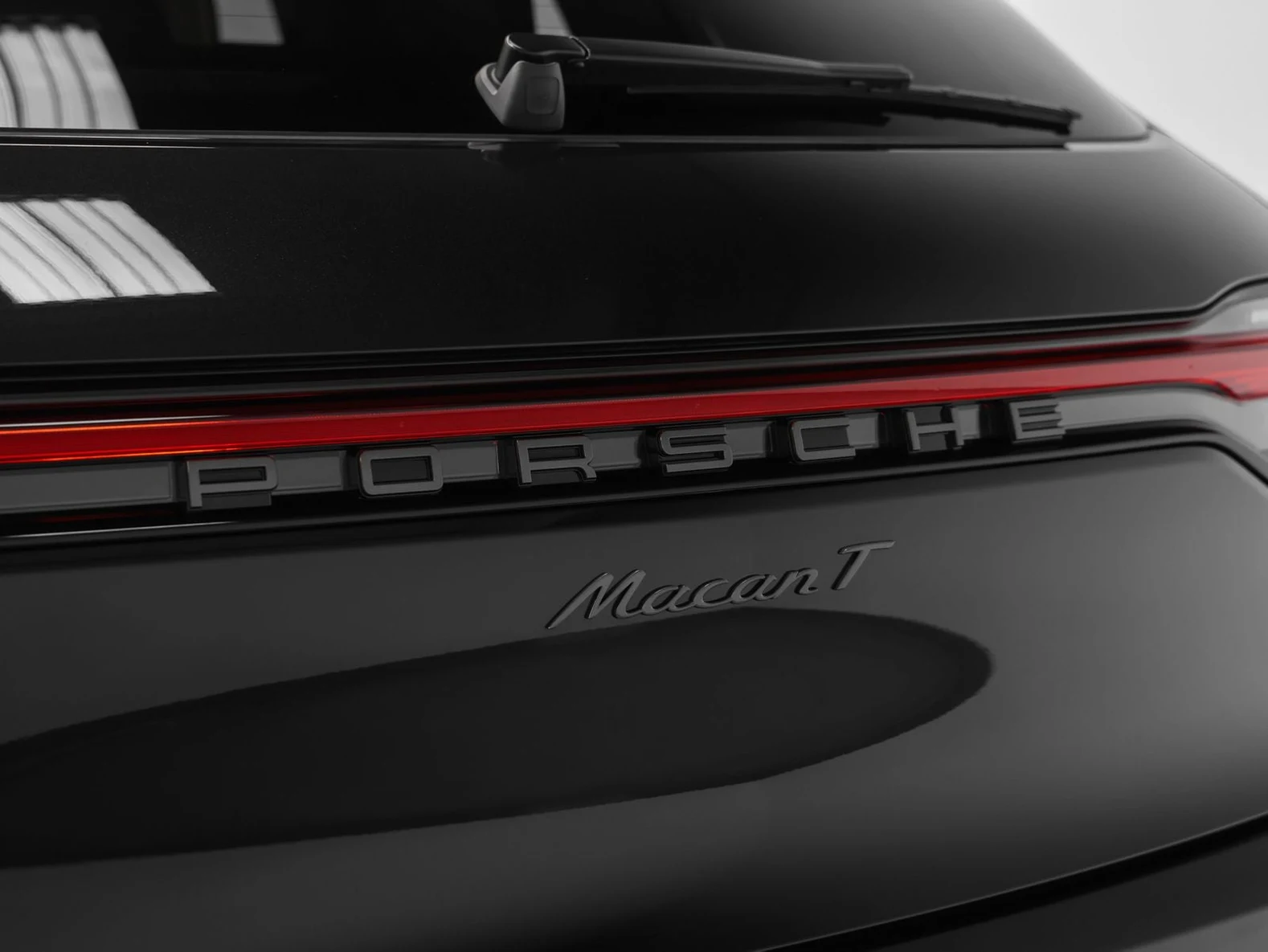2026 Porsche Macan T (95B), 19/20
