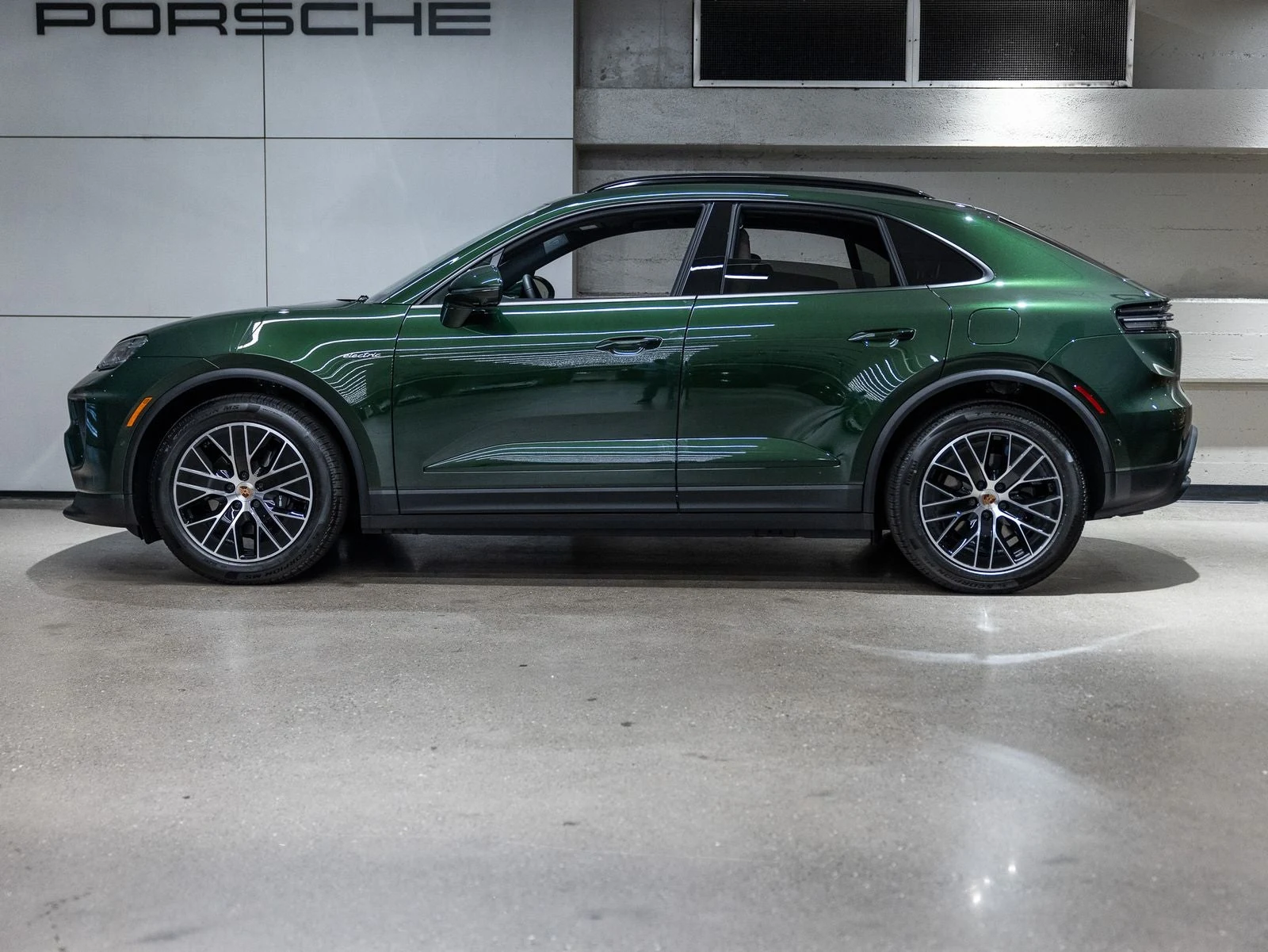 2026 Porsche Macan Electric (XAB), 2/20
