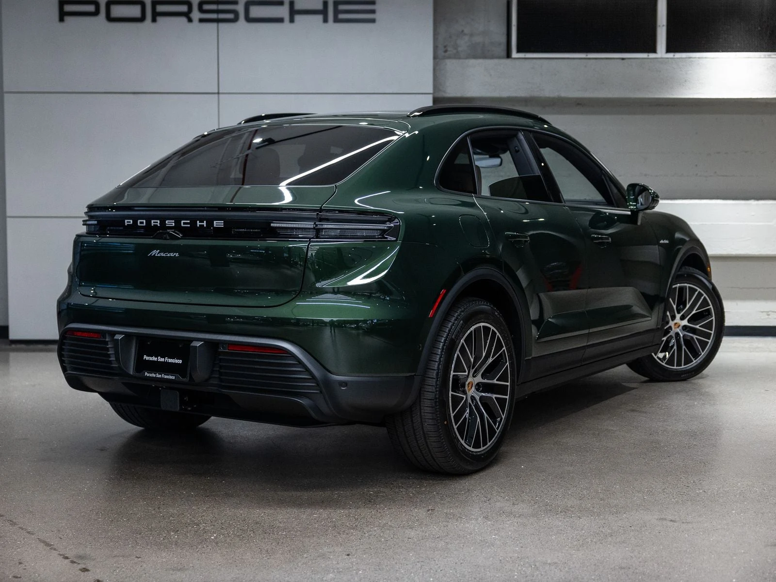 2026 Porsche Macan Electric (XAB), 8/20