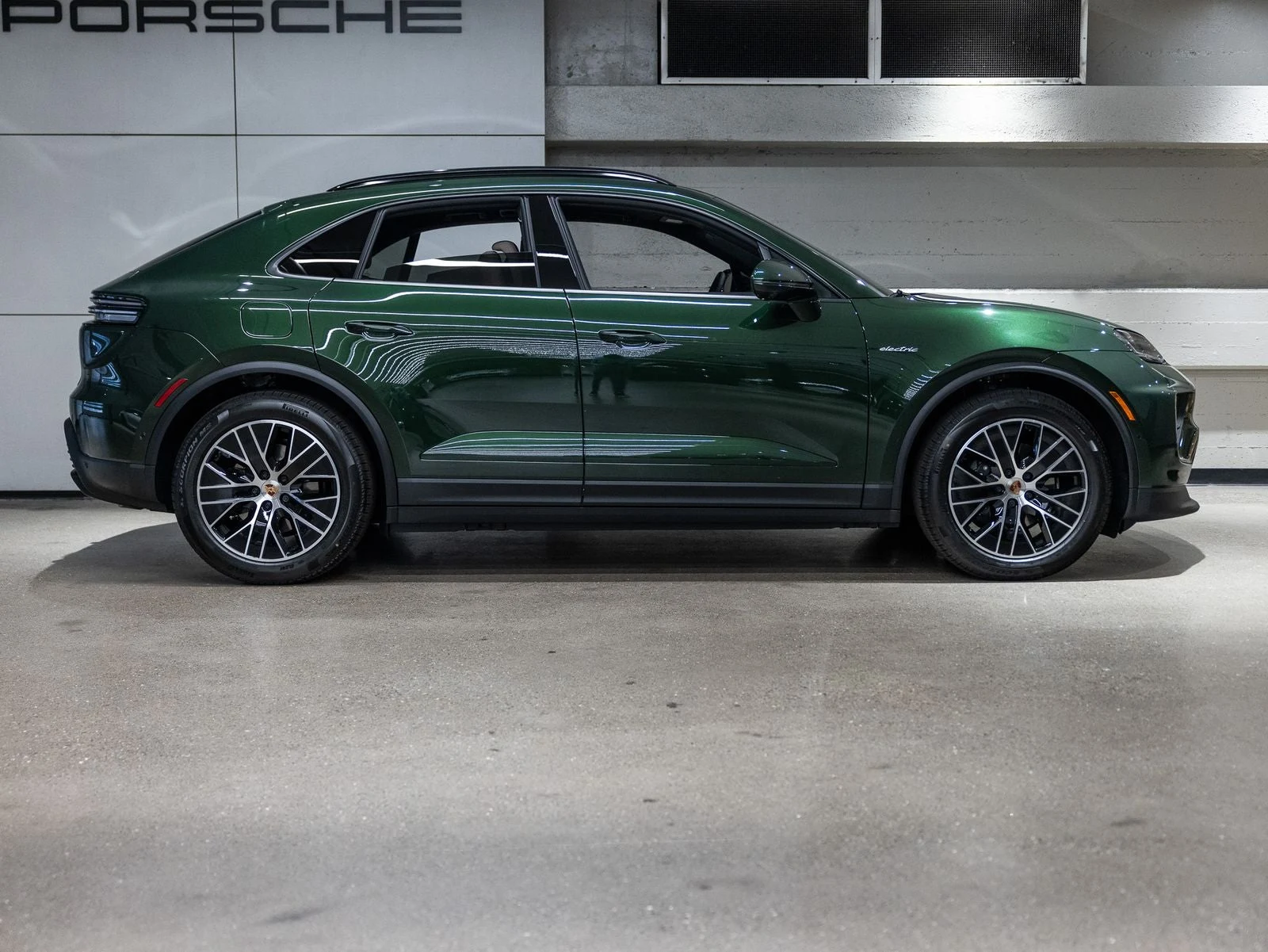 2026 Porsche Macan Electric (XAB), 9/20