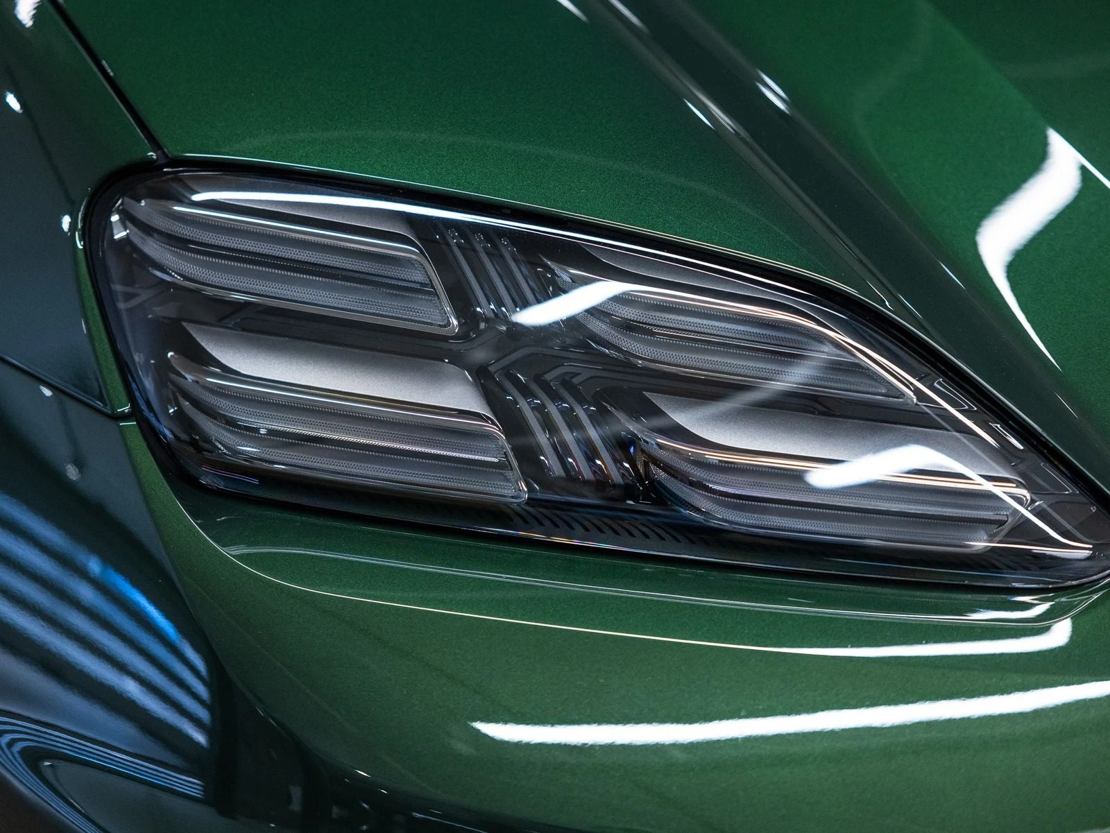 2026 Porsche Macan Electric (XAB), 14/20