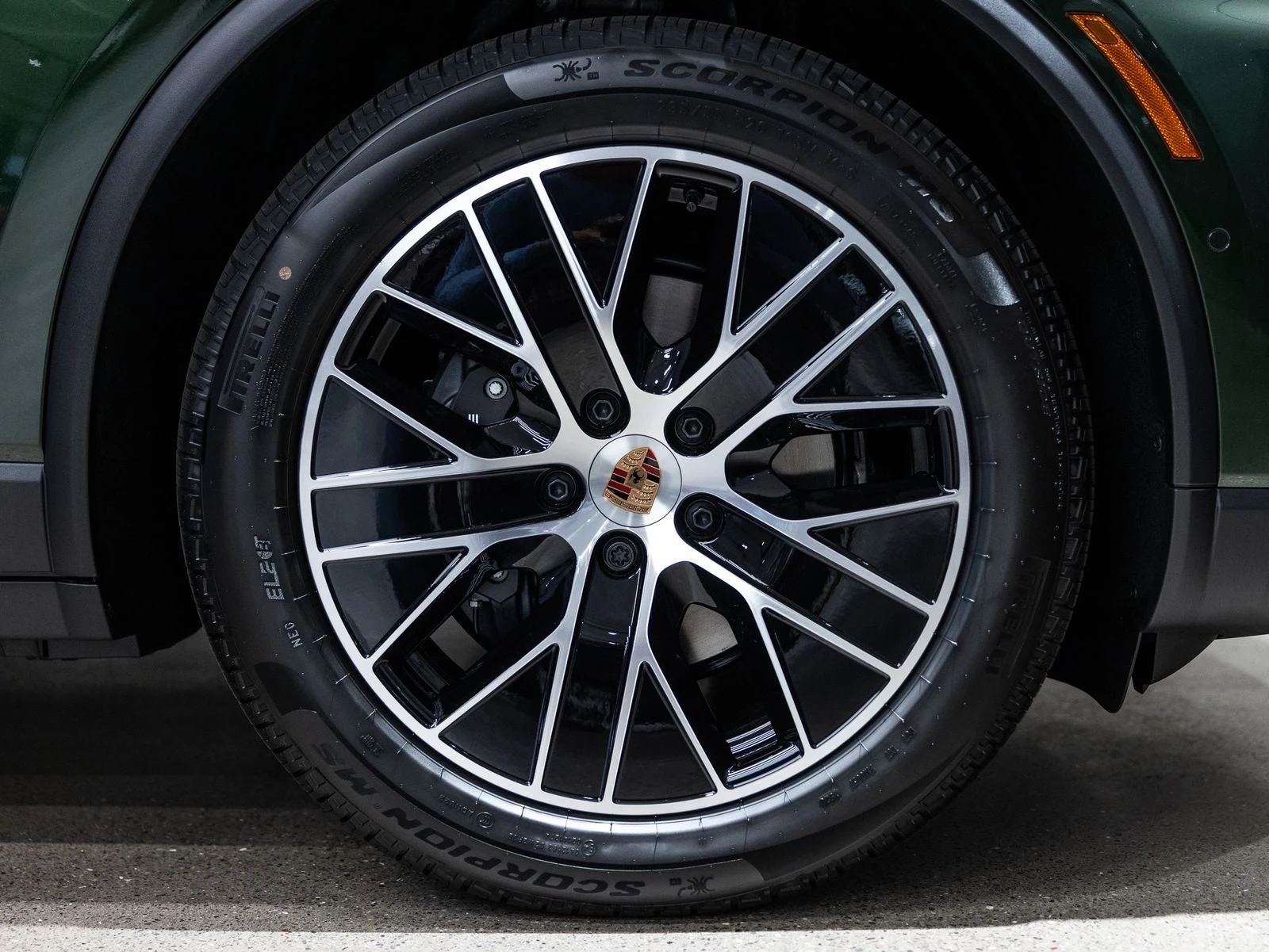 2026 Porsche Macan Electric (XAB), 20/20